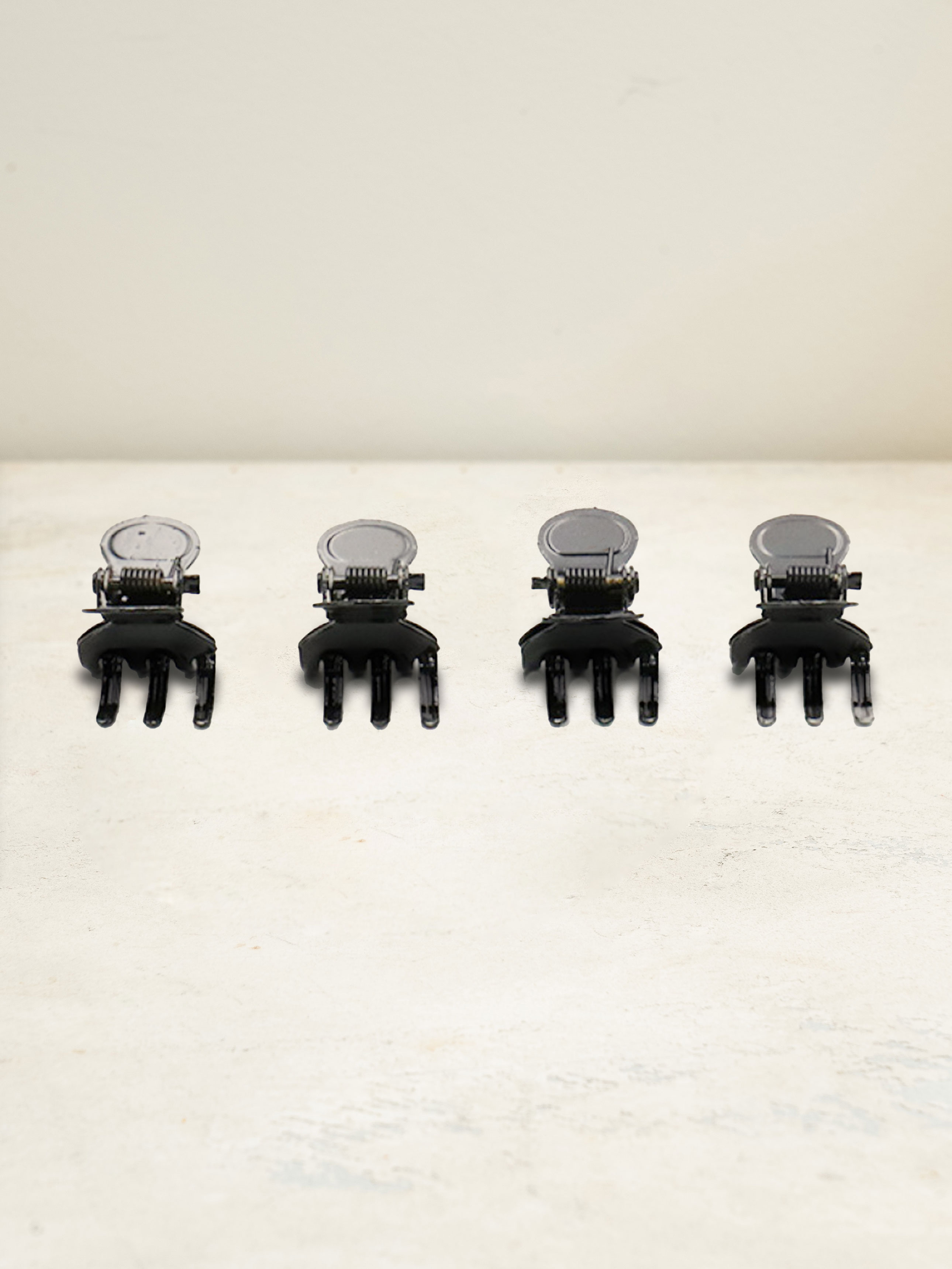 4 mini iron pins included