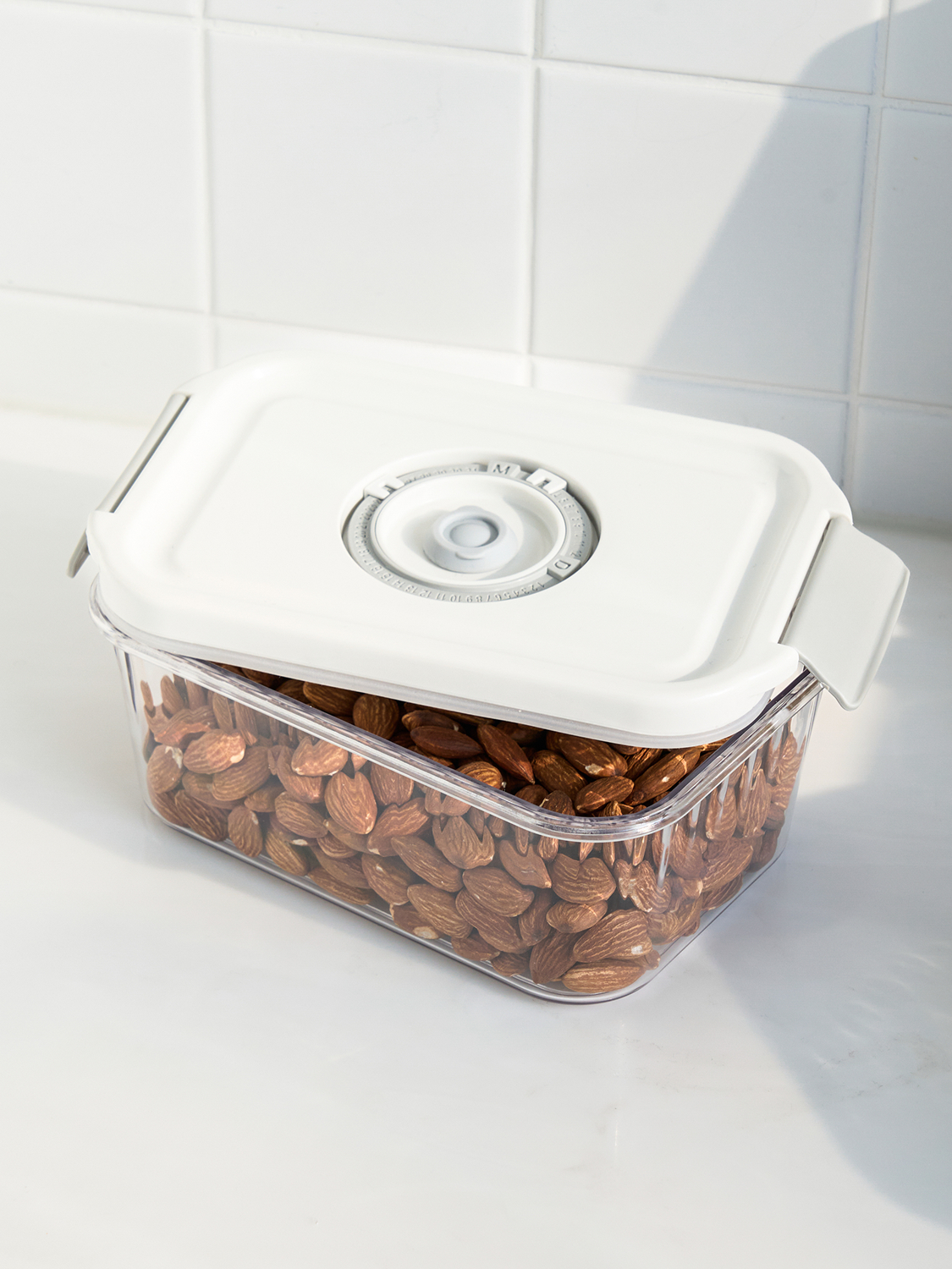 1.1 L low type vacuum container with date marking