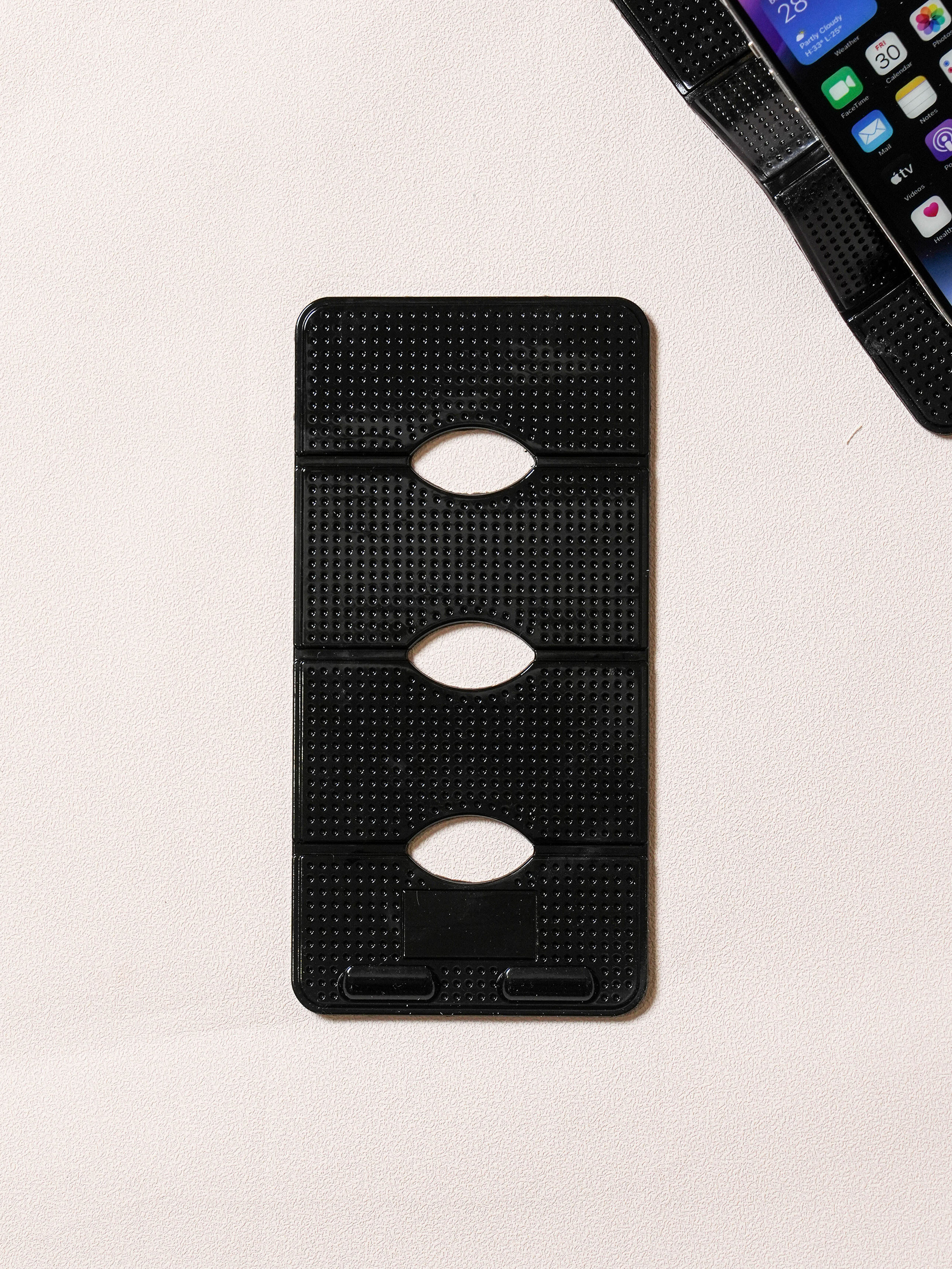 Foldable non-slip pad for vehicles