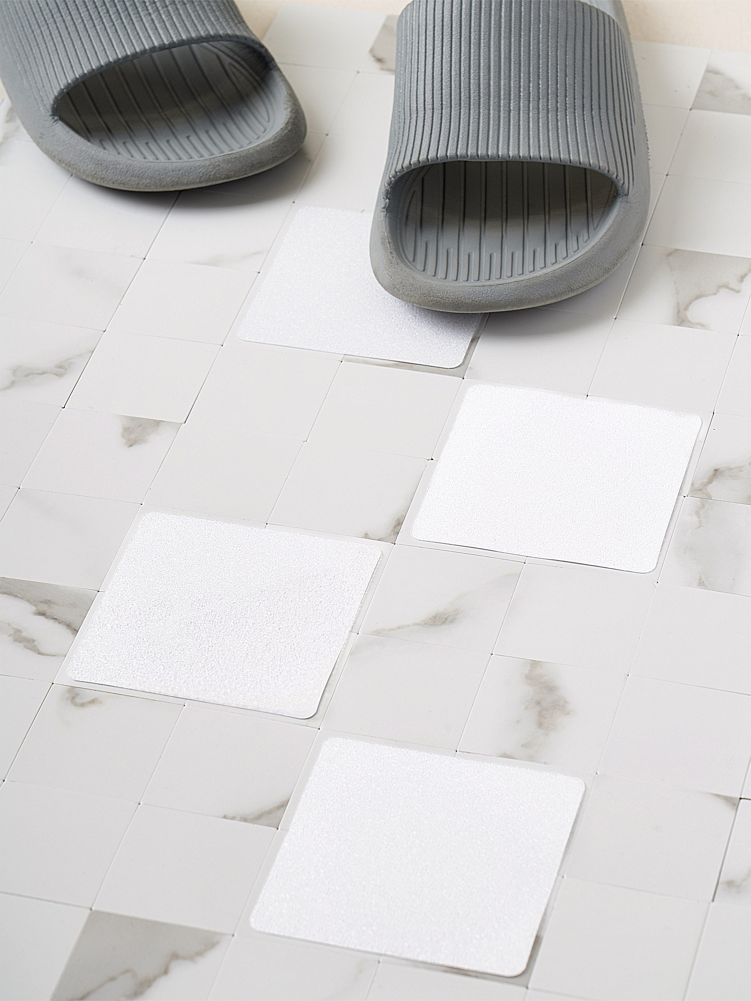 4 non-slip translucent stickers