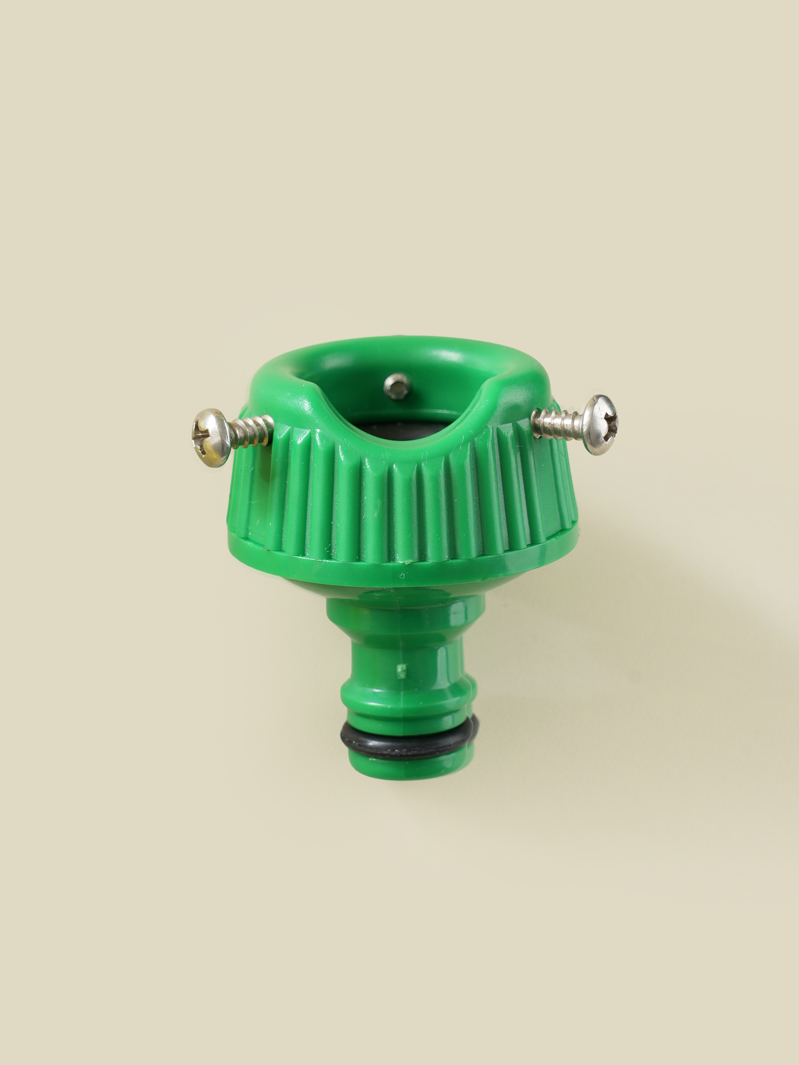 Faucet connection screw connector