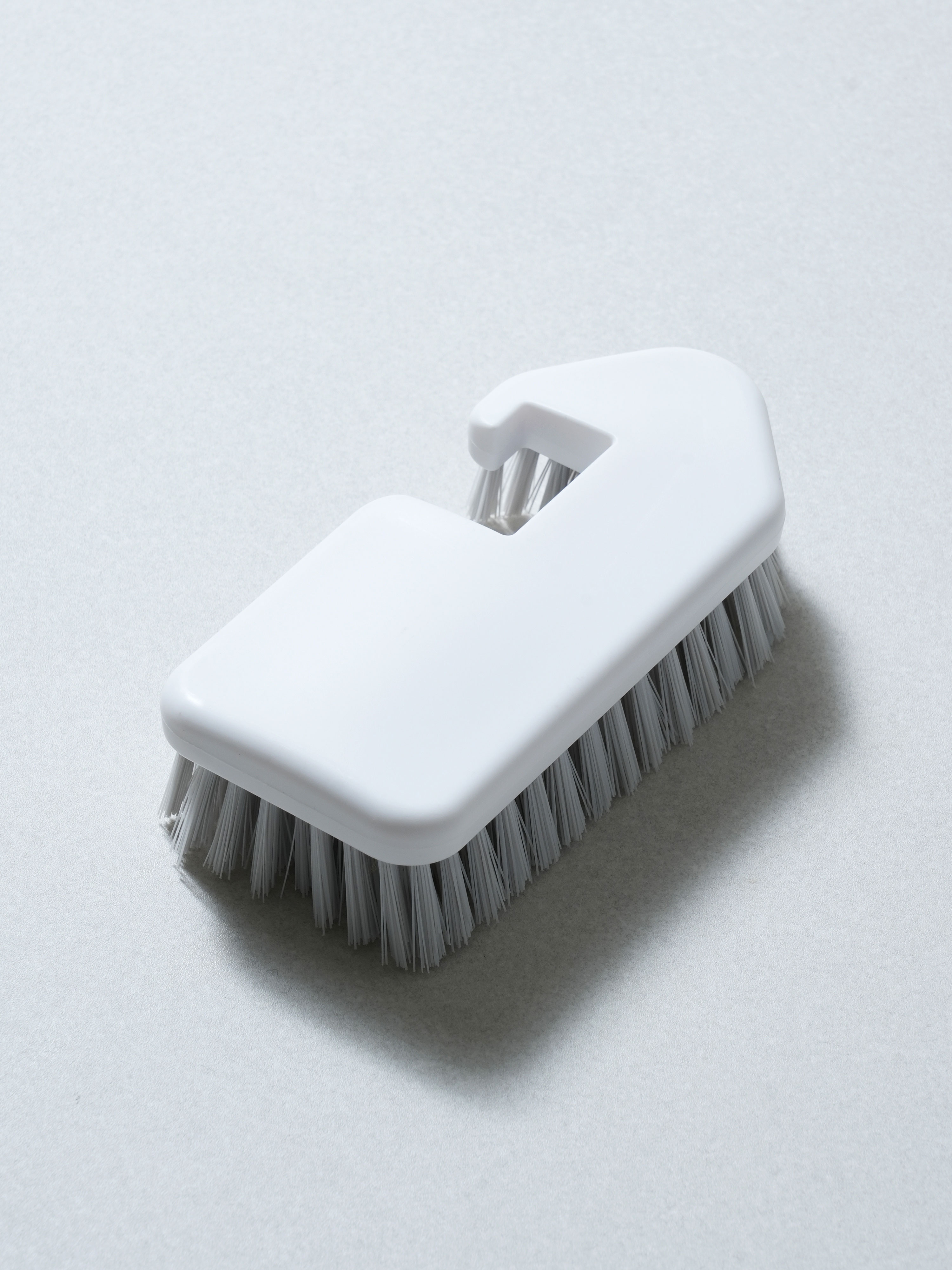 Hang-on cleaning brush