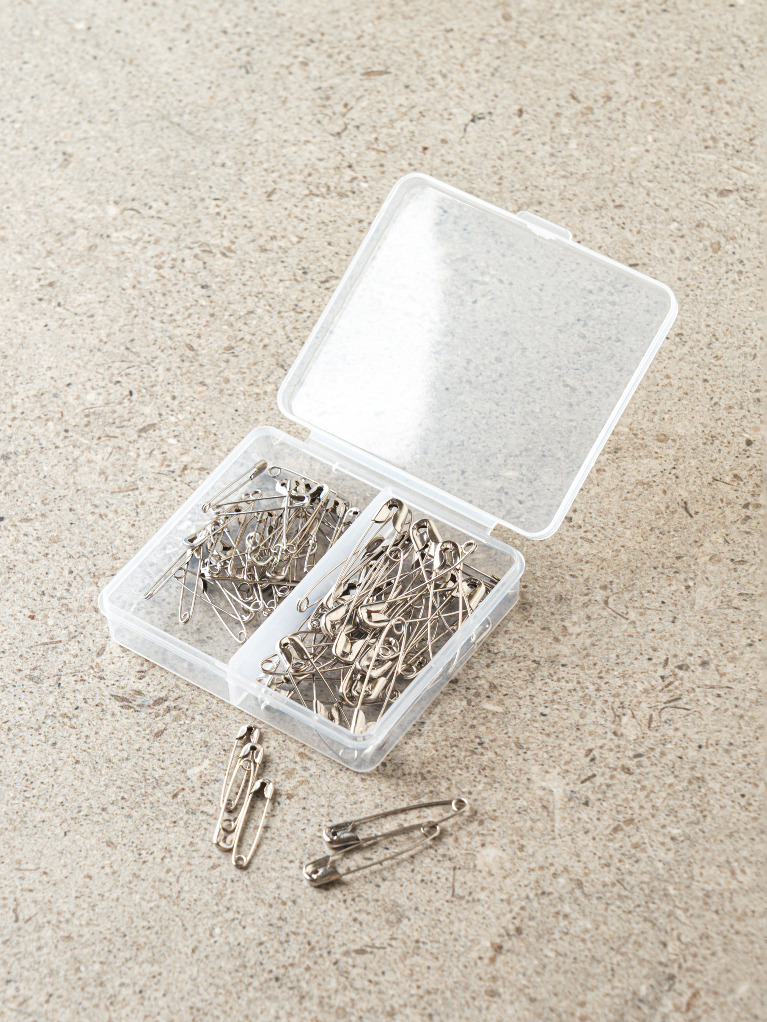 Clothes pins 2 cm & 3 cm 80 pieces