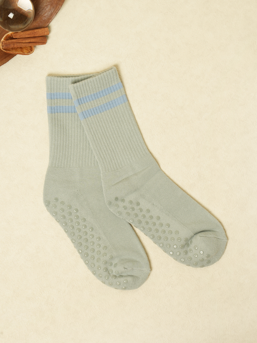 Non-slip yoga mid-neck socks mint