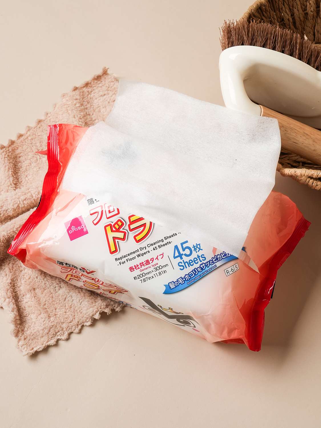 45 sheets of V dry cleaning cloth made in Japan