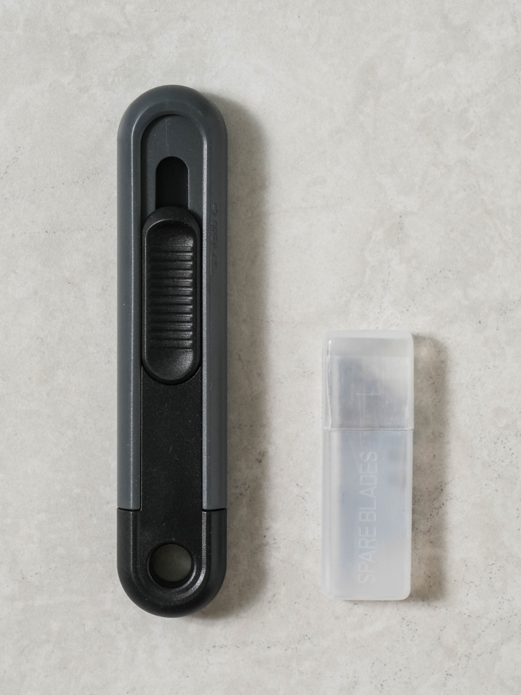Includes 5 slide safety knife refills
