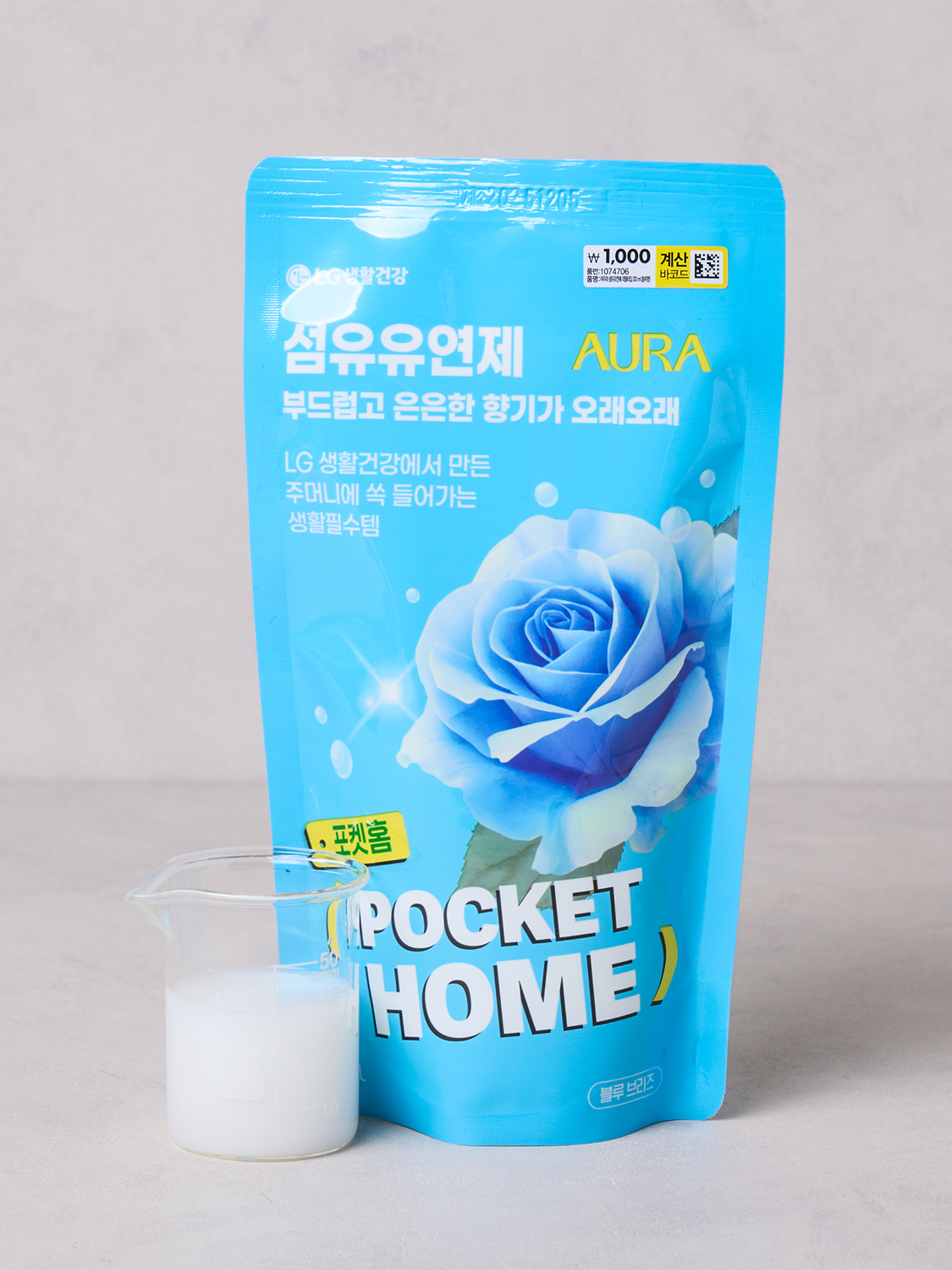 Aura fabric softener refill type 200 ml blue scent