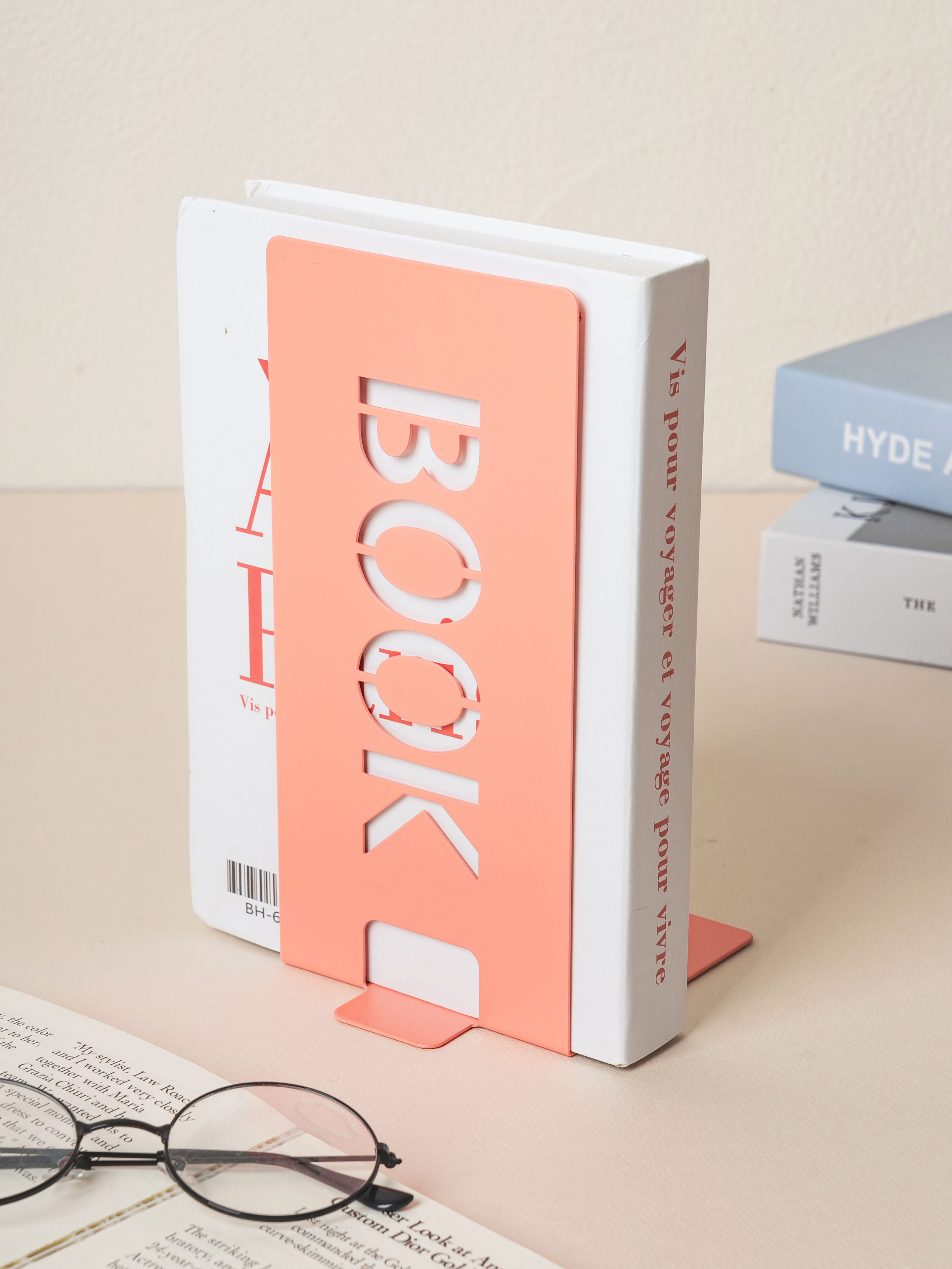 letter shape bookstand pink