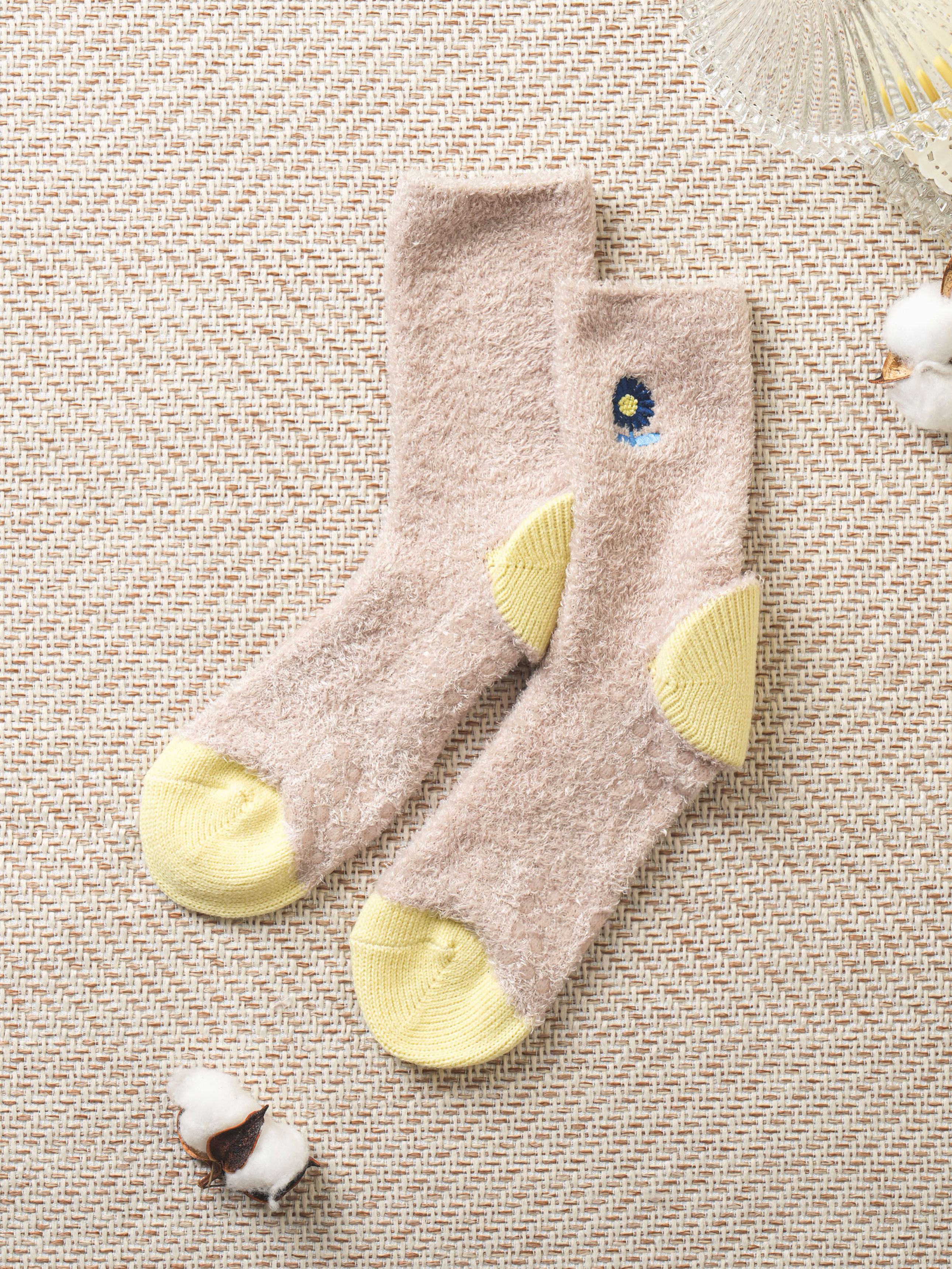 embroidery moisturizing sleep socks yellow