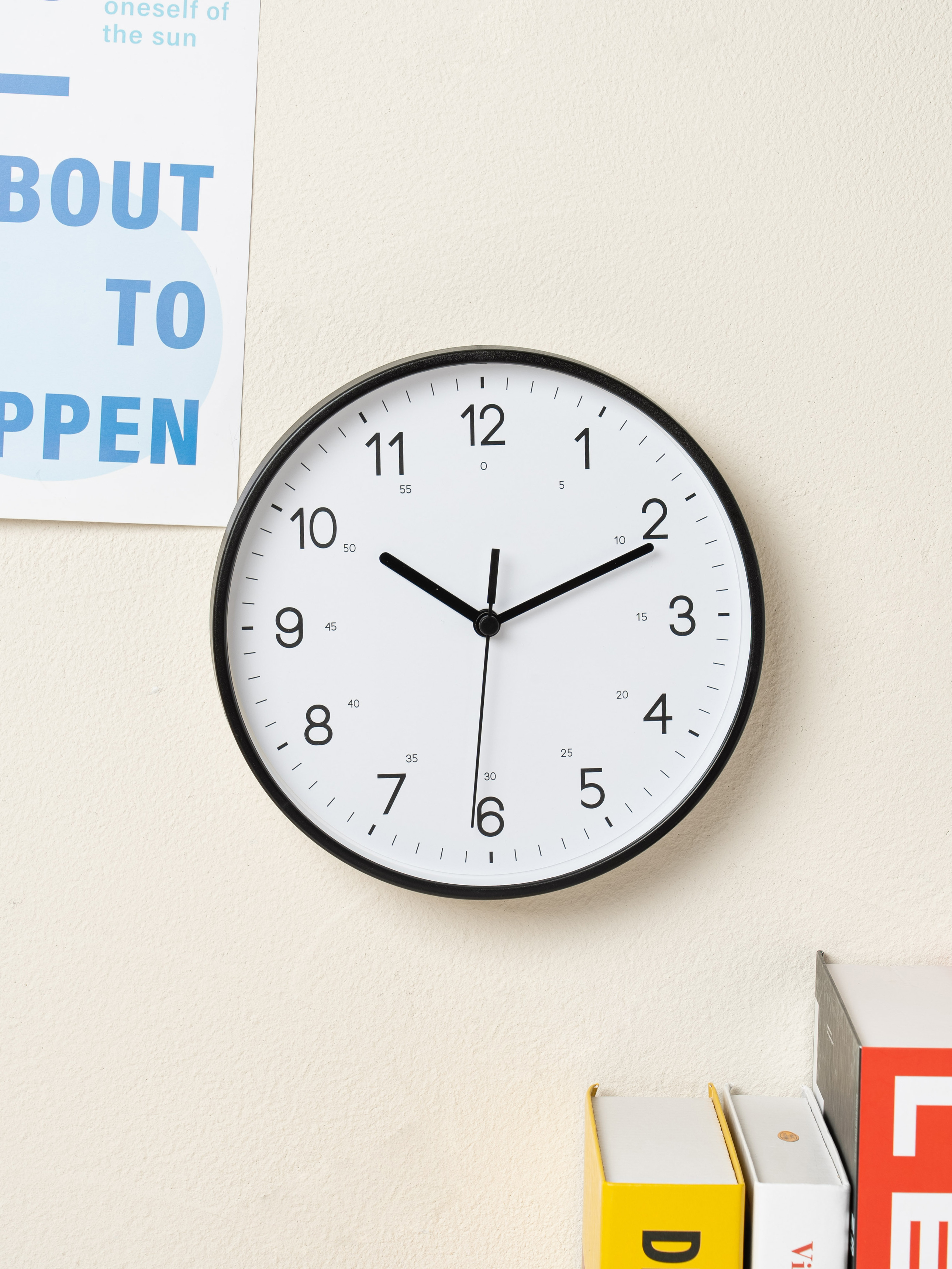 Simple round wall clock 20 cm black