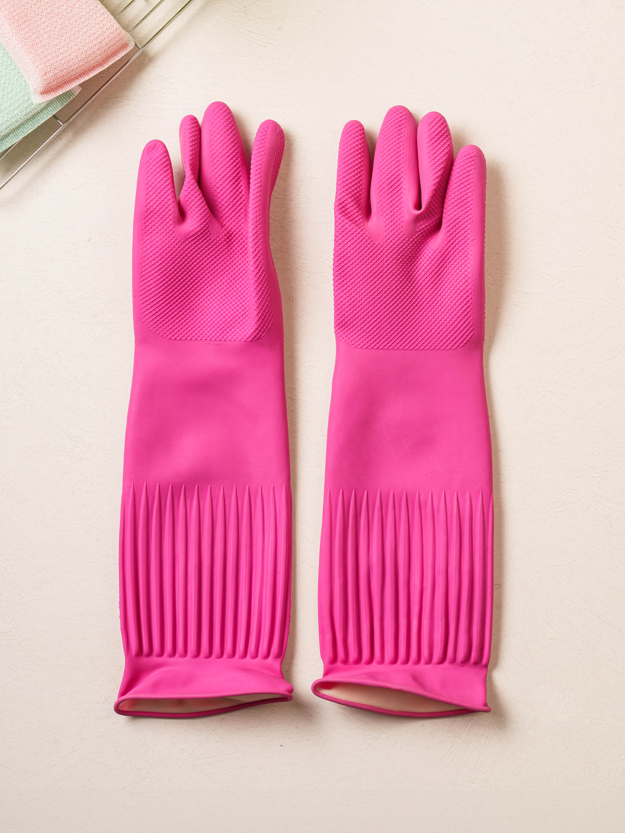 Extra large wrinkled rubber gloves