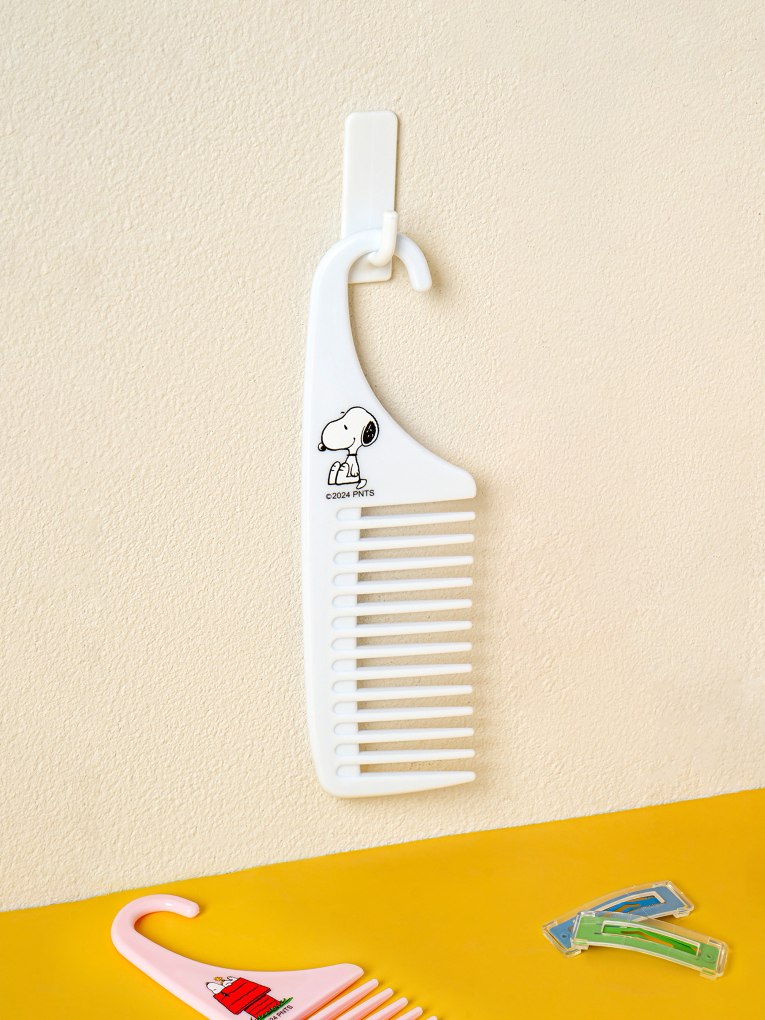 Peanuts_Hanging ax comb