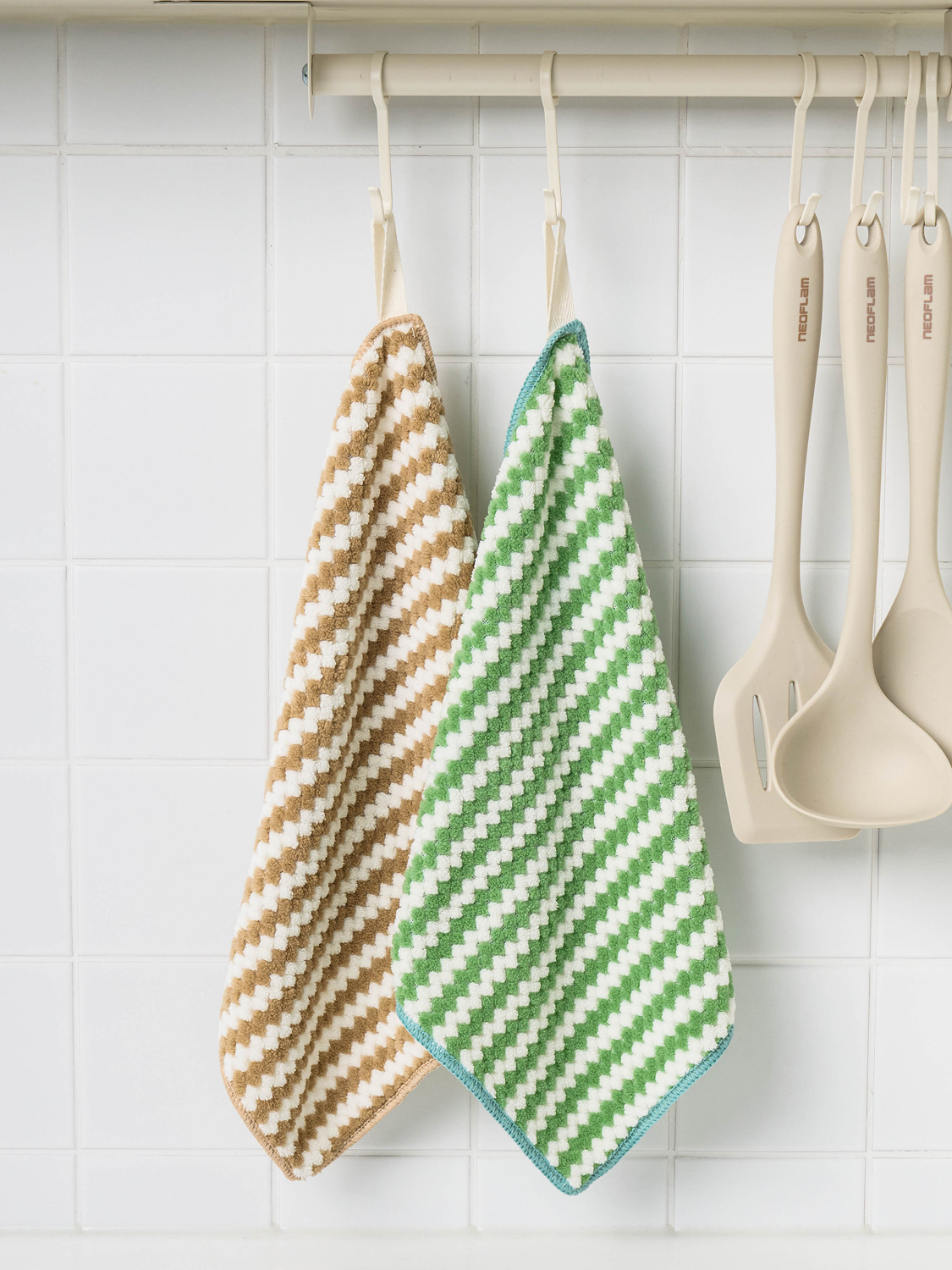 Color-coordinated hand towels 30