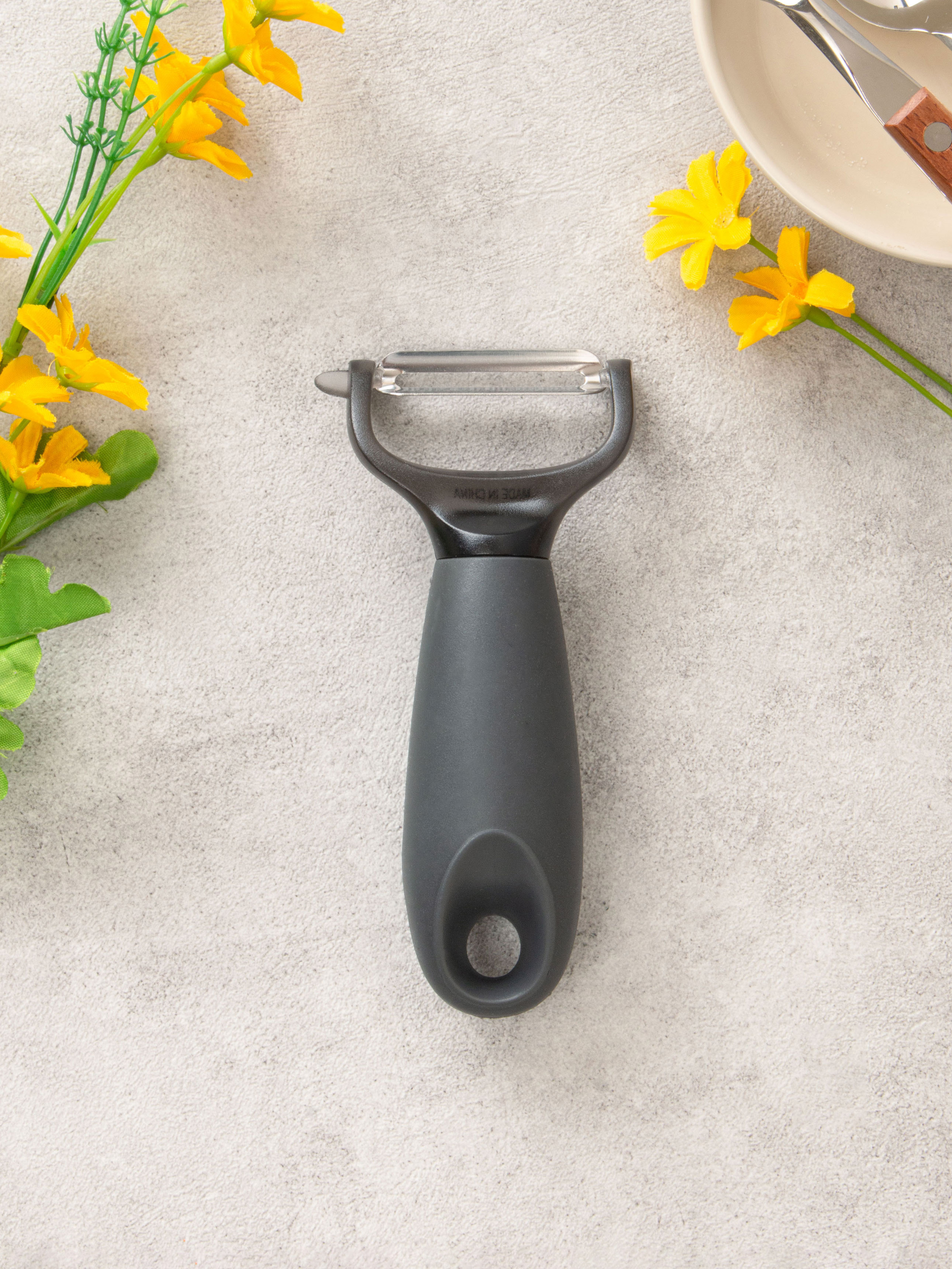 Non-slip handle potato knife