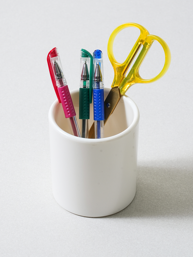 Round non-slip pen holder