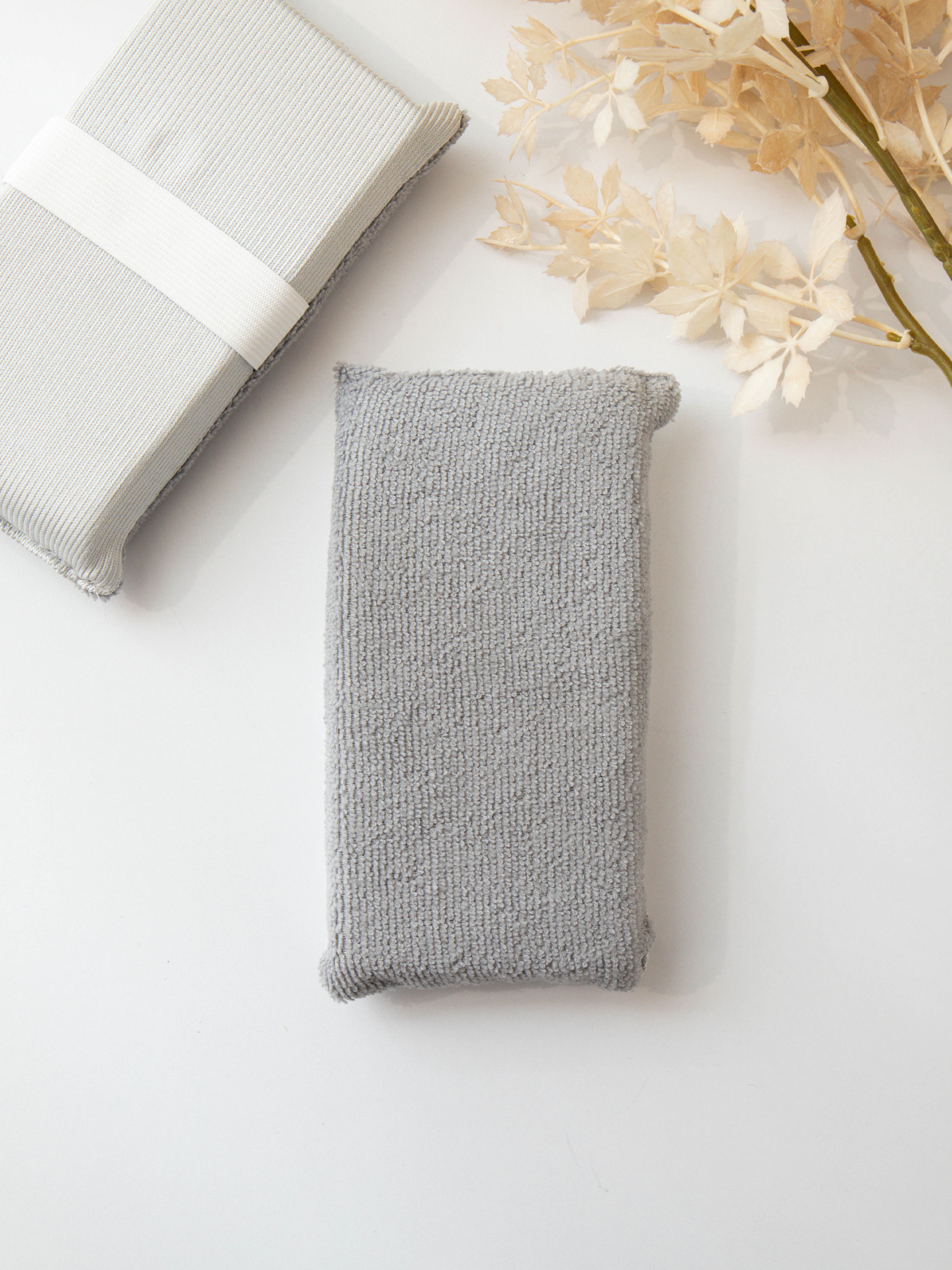Double-sided banding cleaning sponge