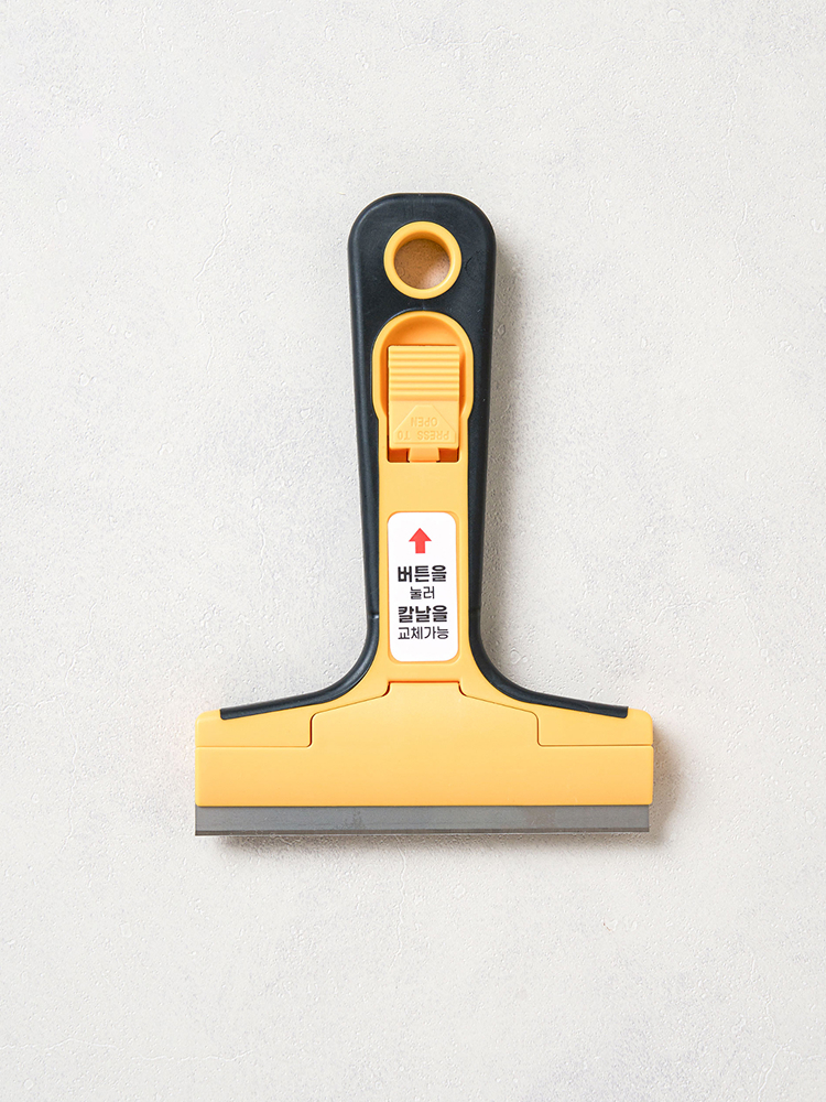Non-slip scraper
