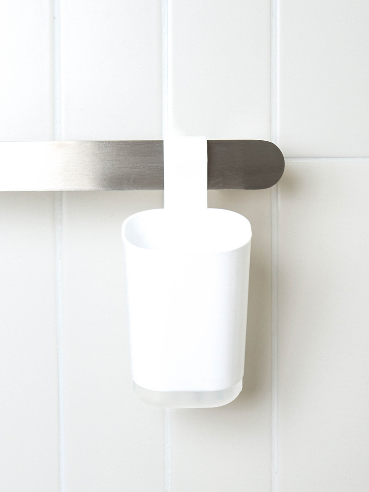 Bottom detachable hanging bathroom storage box