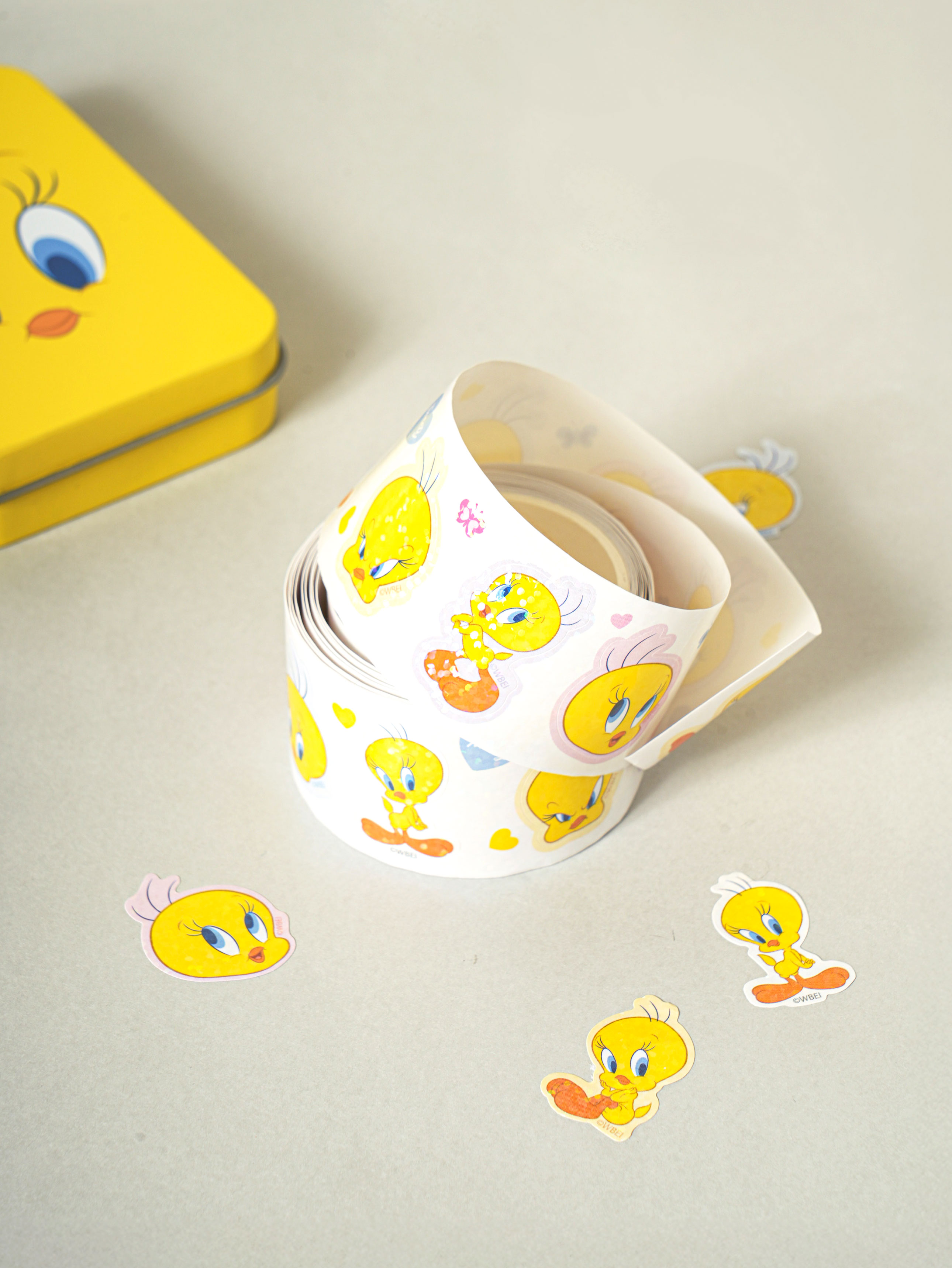 100 Looney Tunes Roll stickers