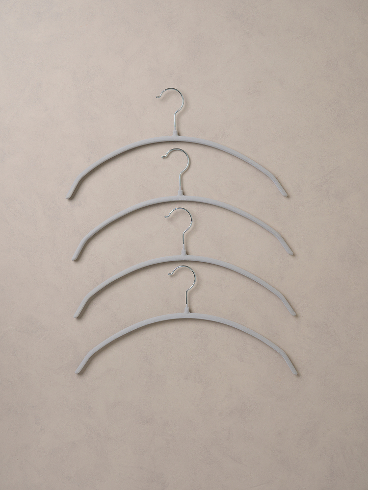 Shoulder horn prevention velvet hangers (4 pieces)