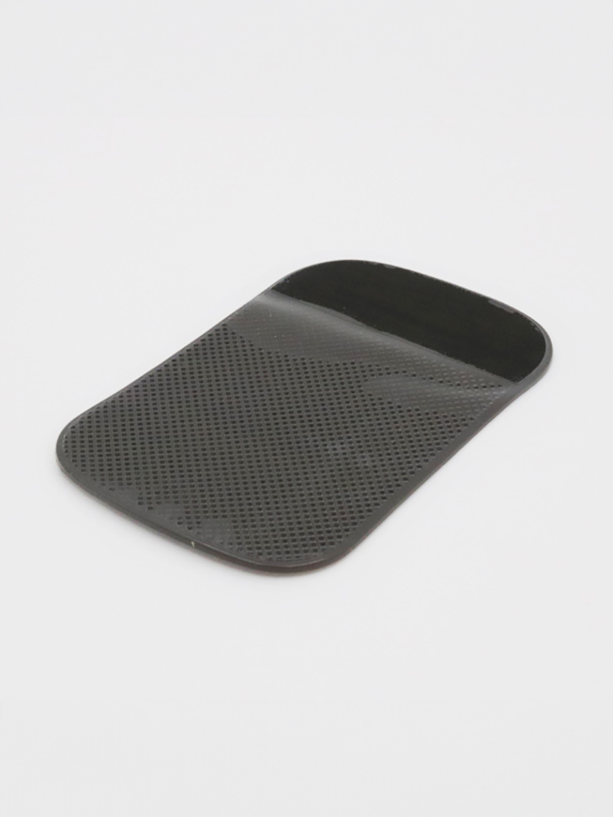 Simple non-slip pad for vehicles