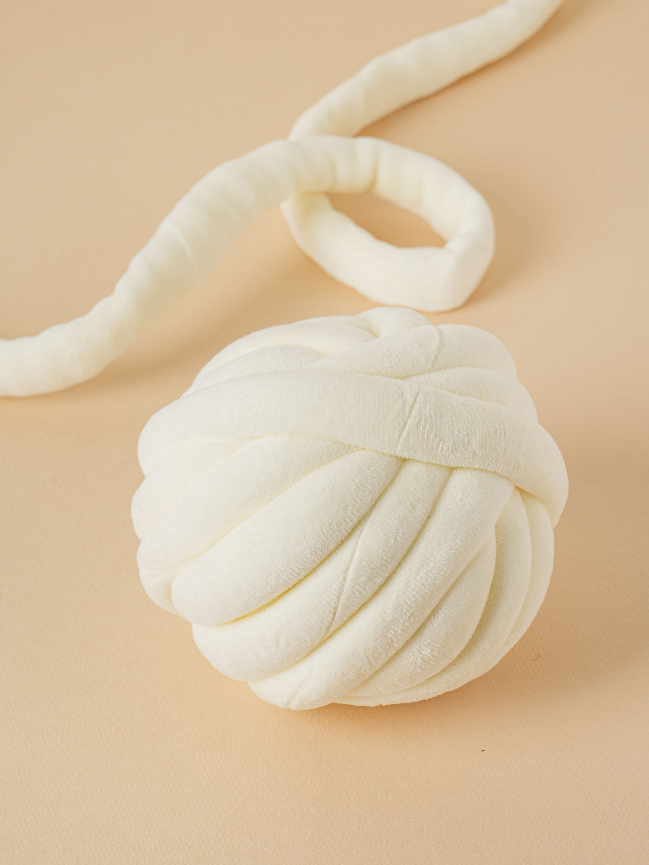 Velvet Big Hand Knitting Yarn 250 g Ivory