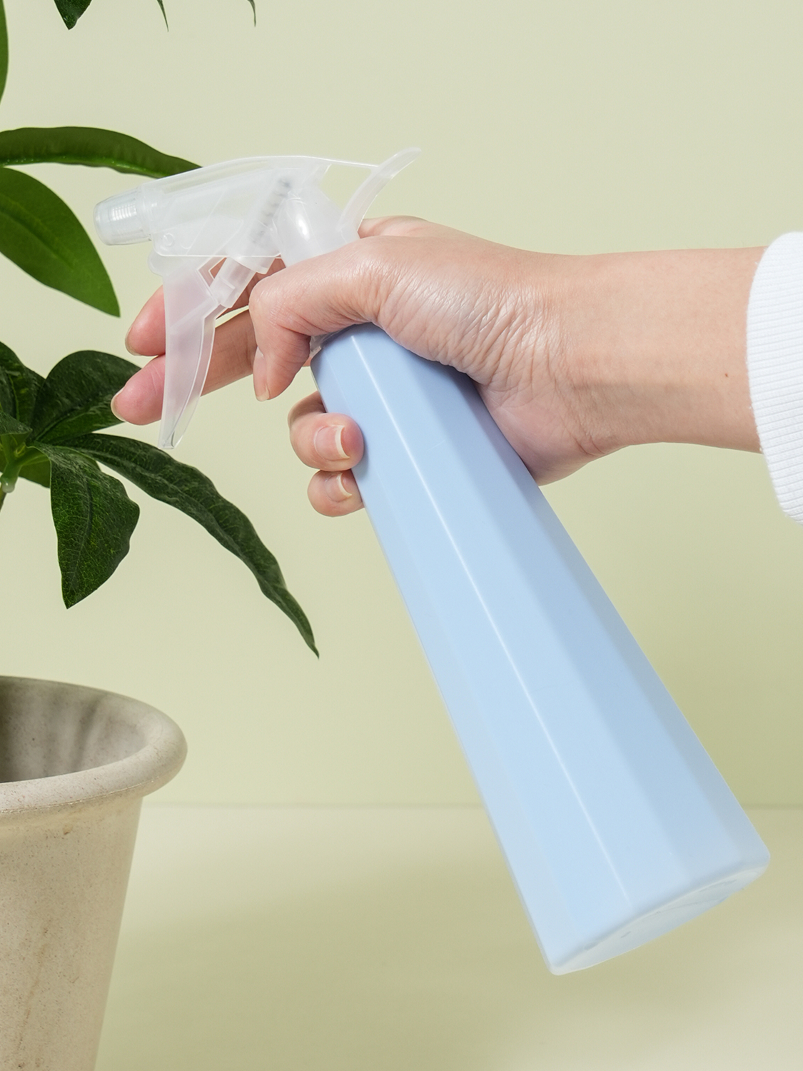 Narrow cone spray bottle 350 ml