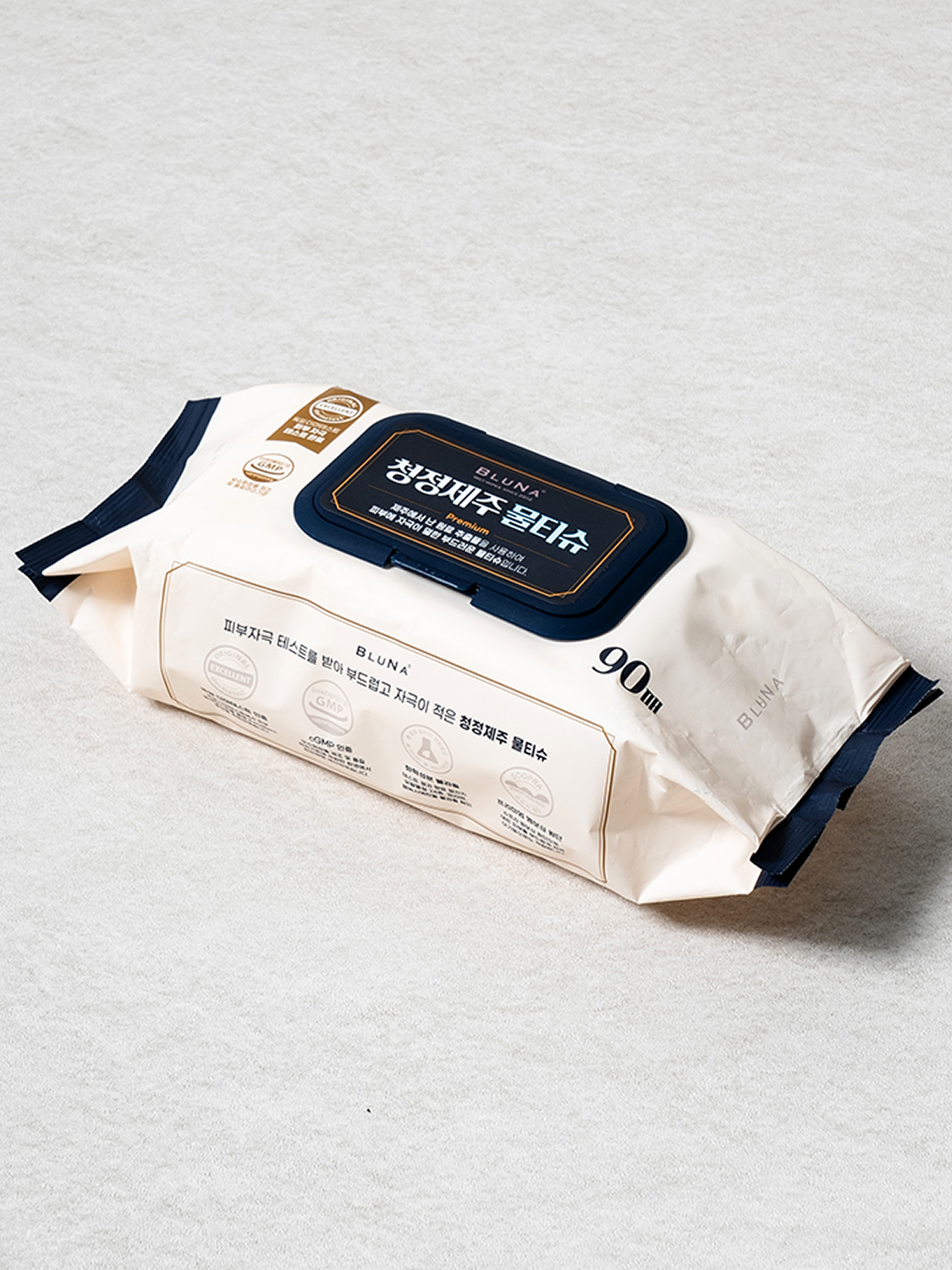 90 sheets of Bluena wet tissue (cap type)