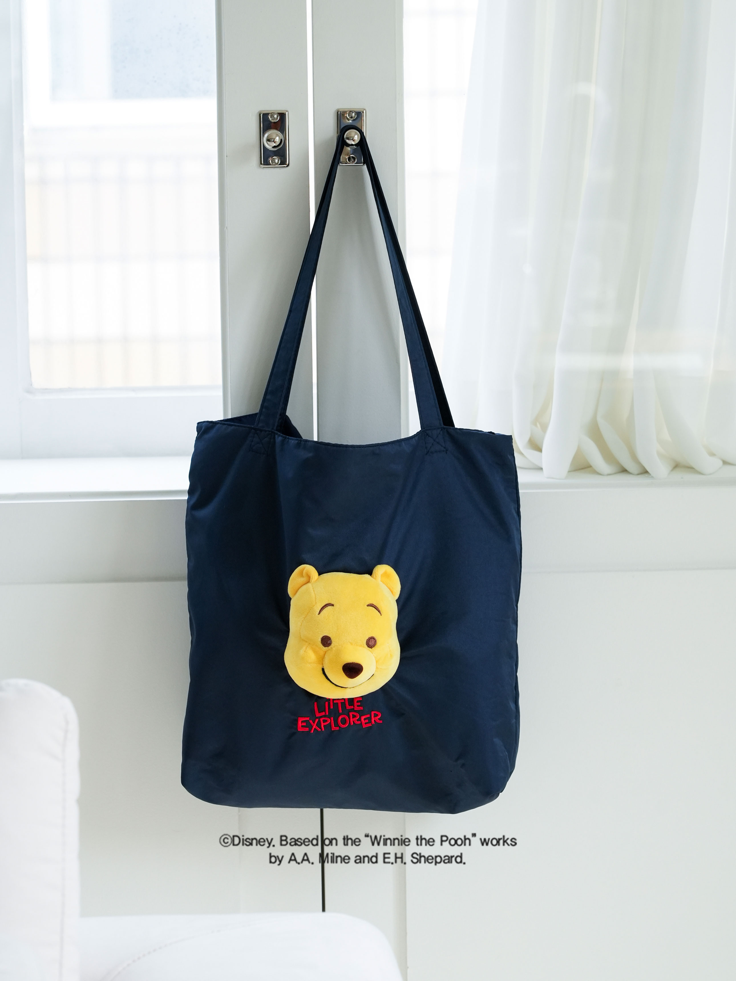 Disney Winnie the Pooh Face Plush Shoulder Bag