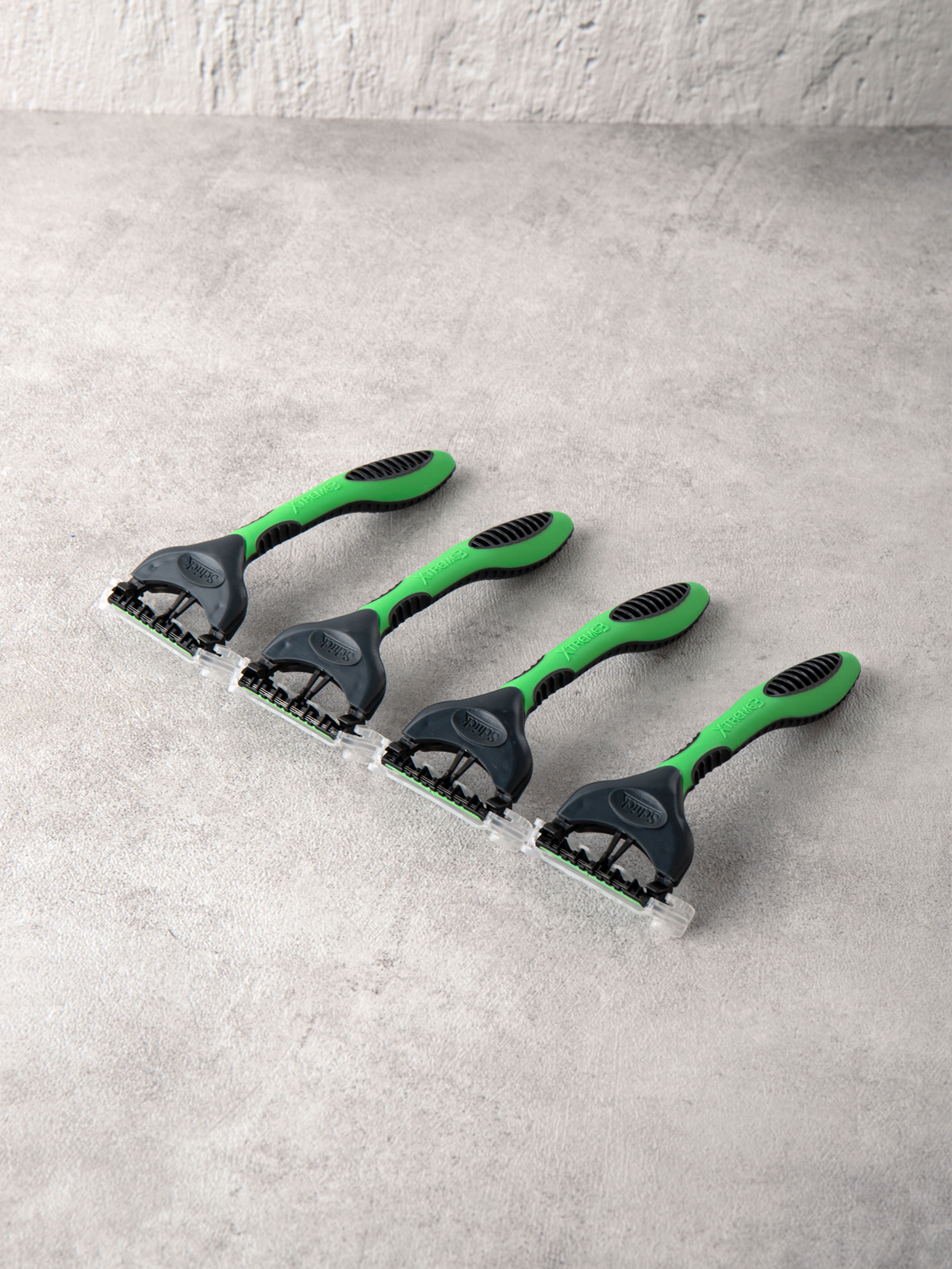 Schick Extreme 3-blade razor (4 packs)