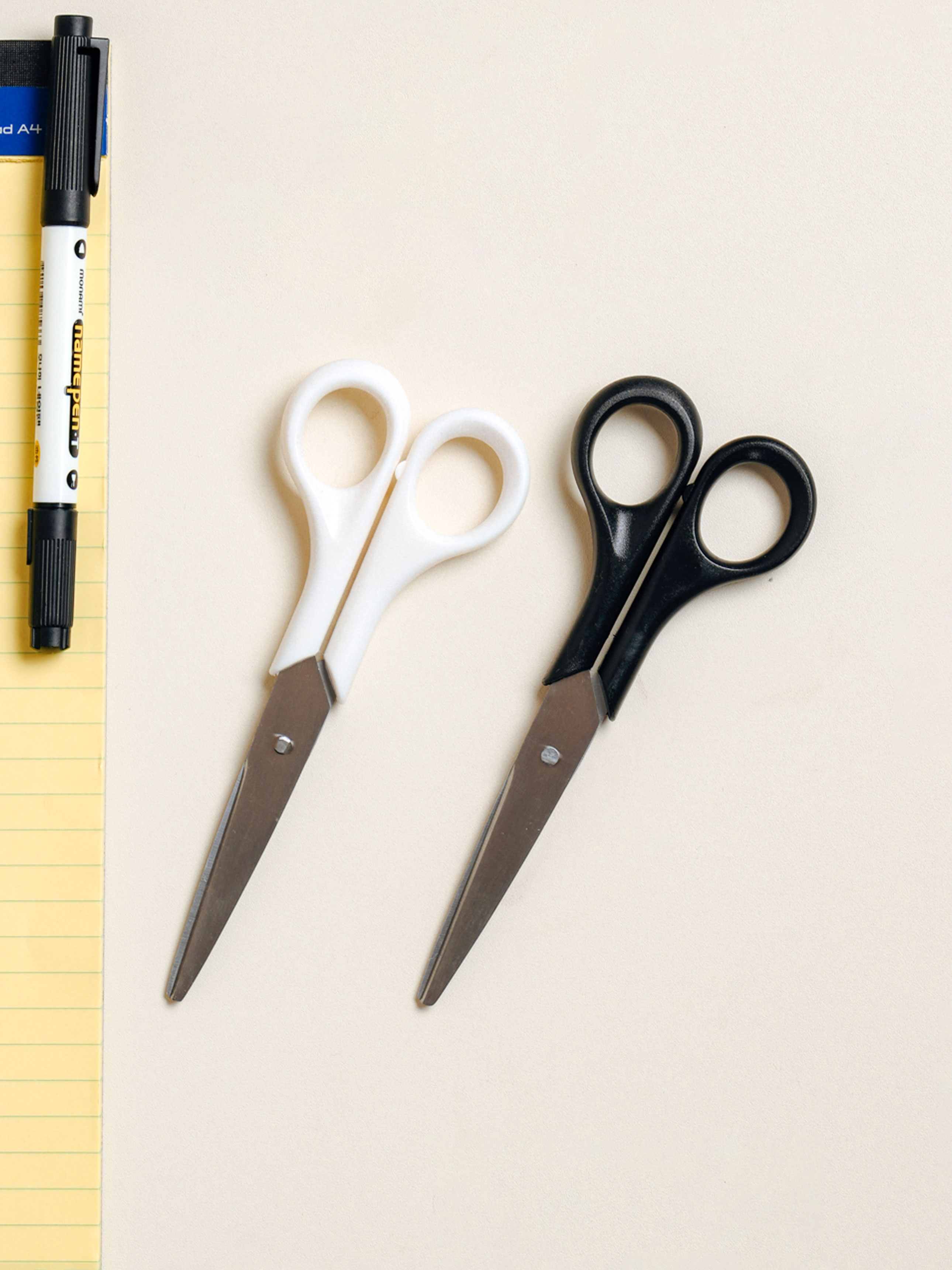 2 monotone scissors