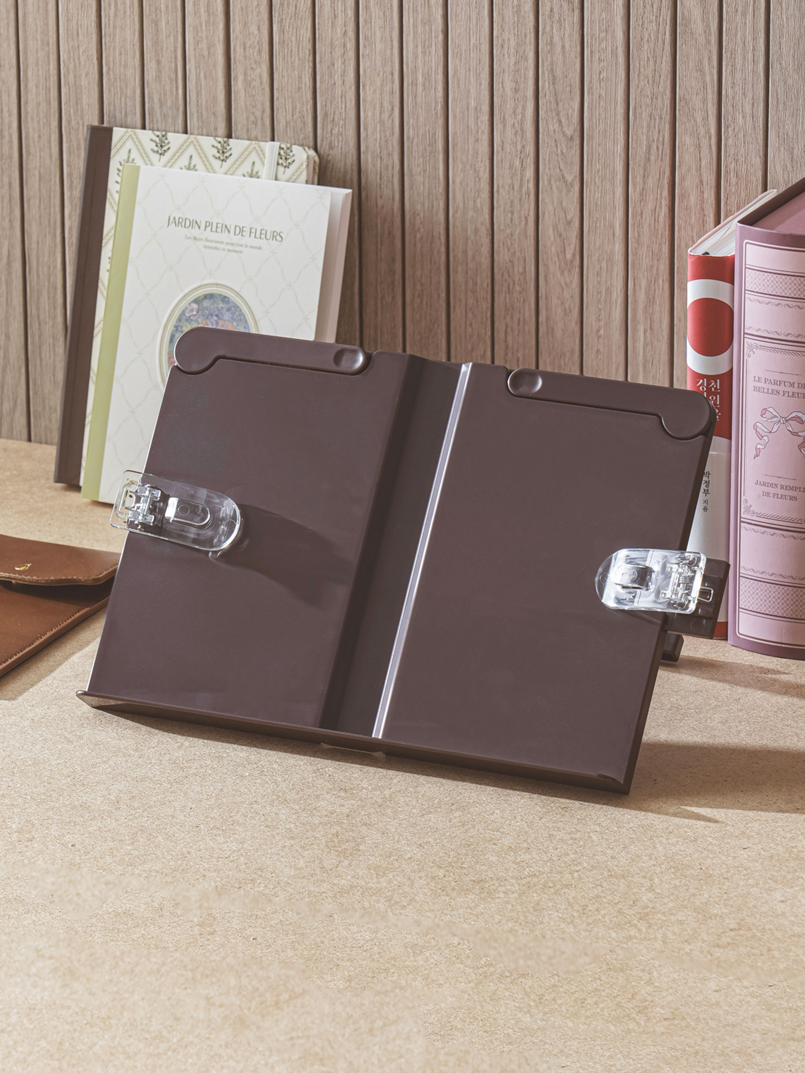 Vintage mood clip type reading stand
