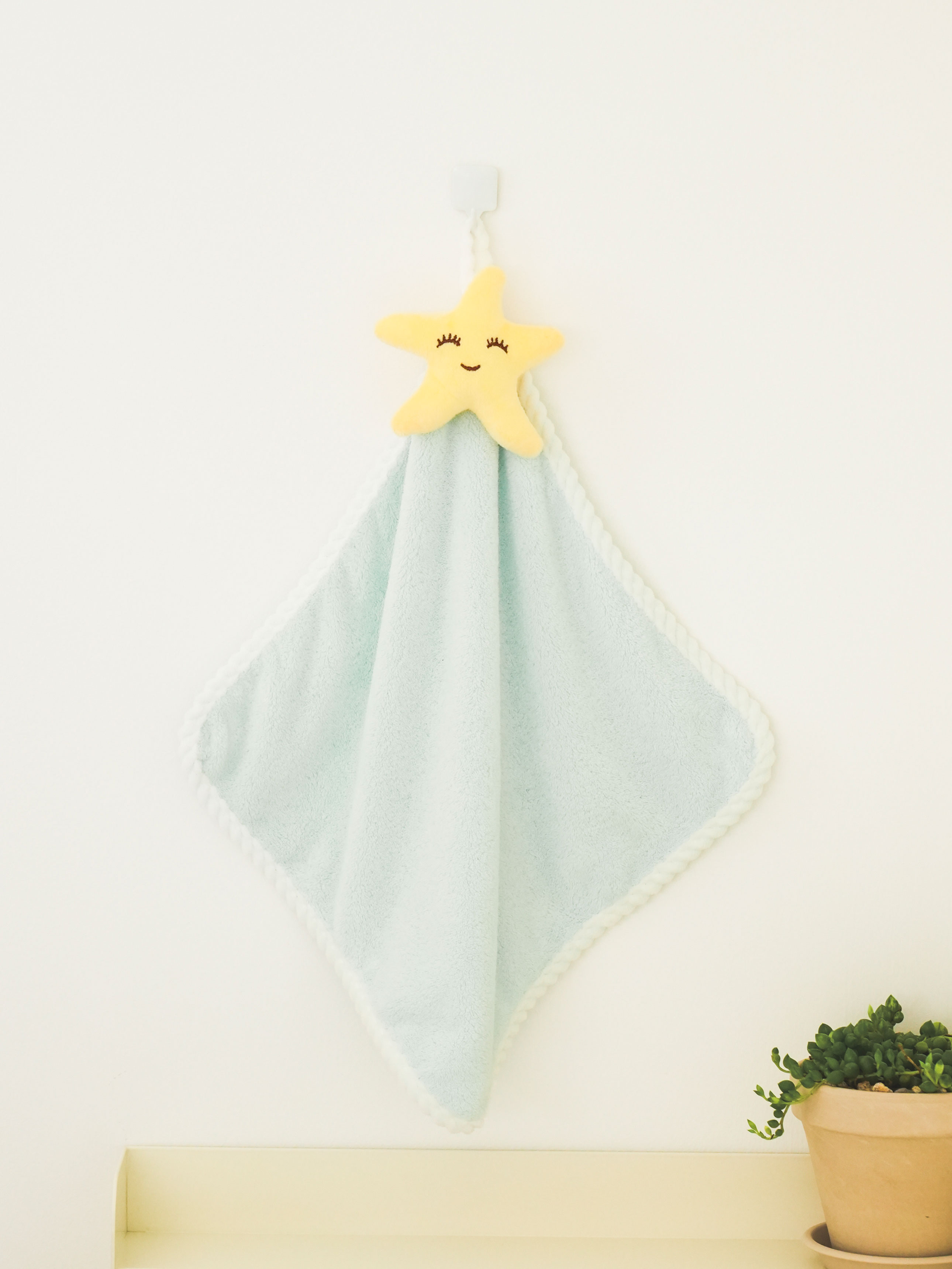 Character Point Ring Hand Towel 30