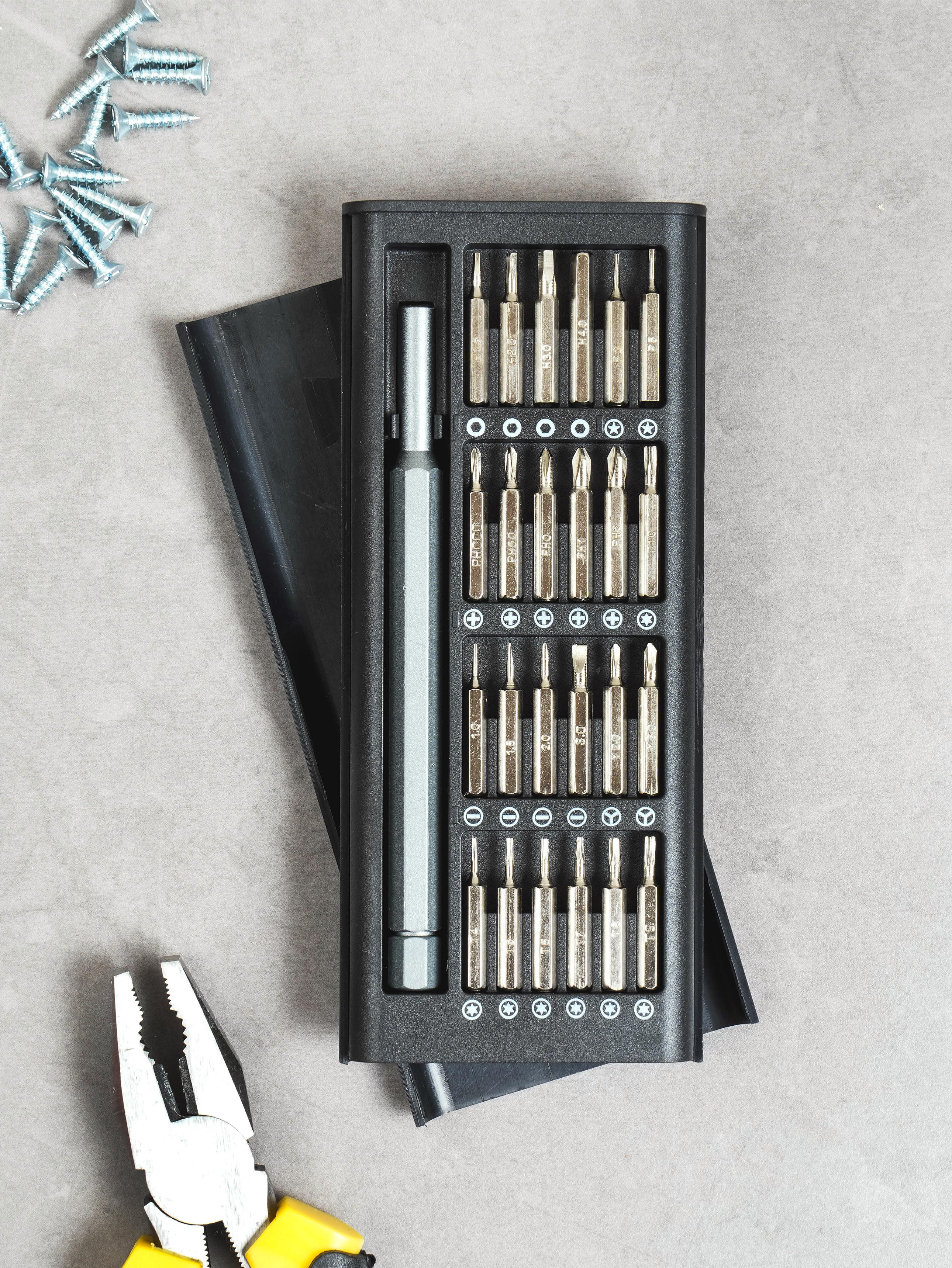24 in 1 Magnet Case Screwdriver Set