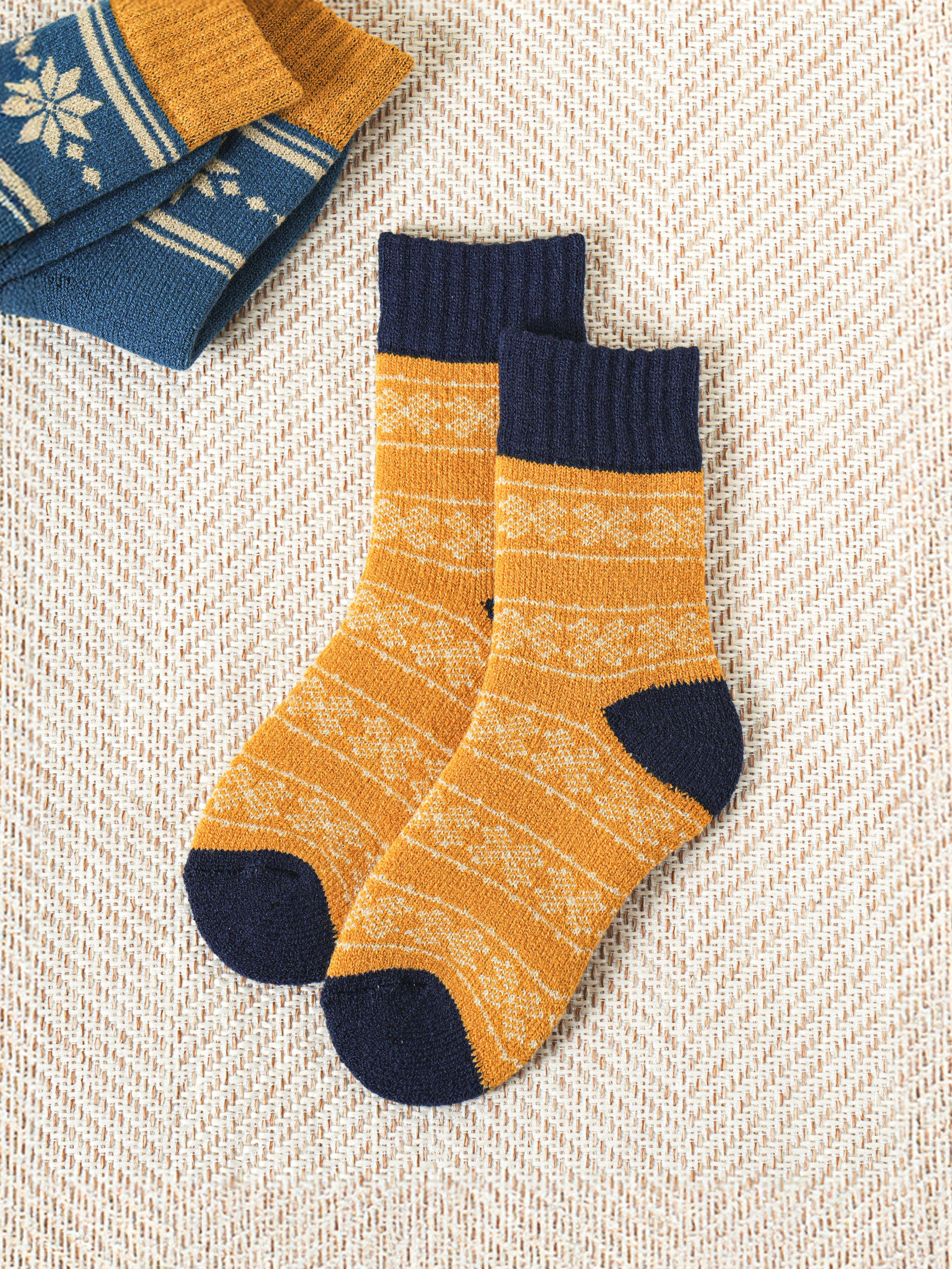 pattern winter socks yellow