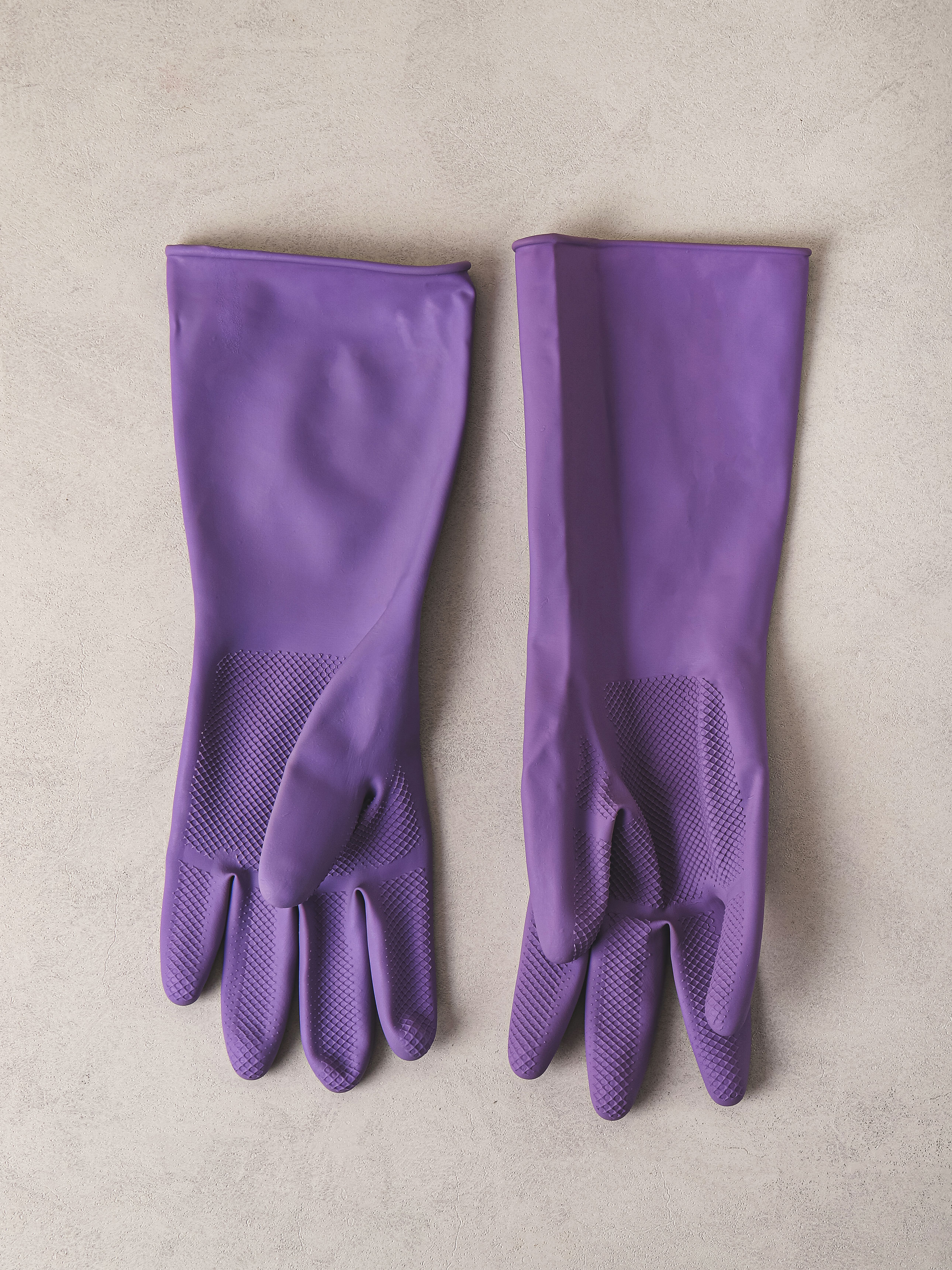 White Hand Beauty Rubber Gloves Small Purple