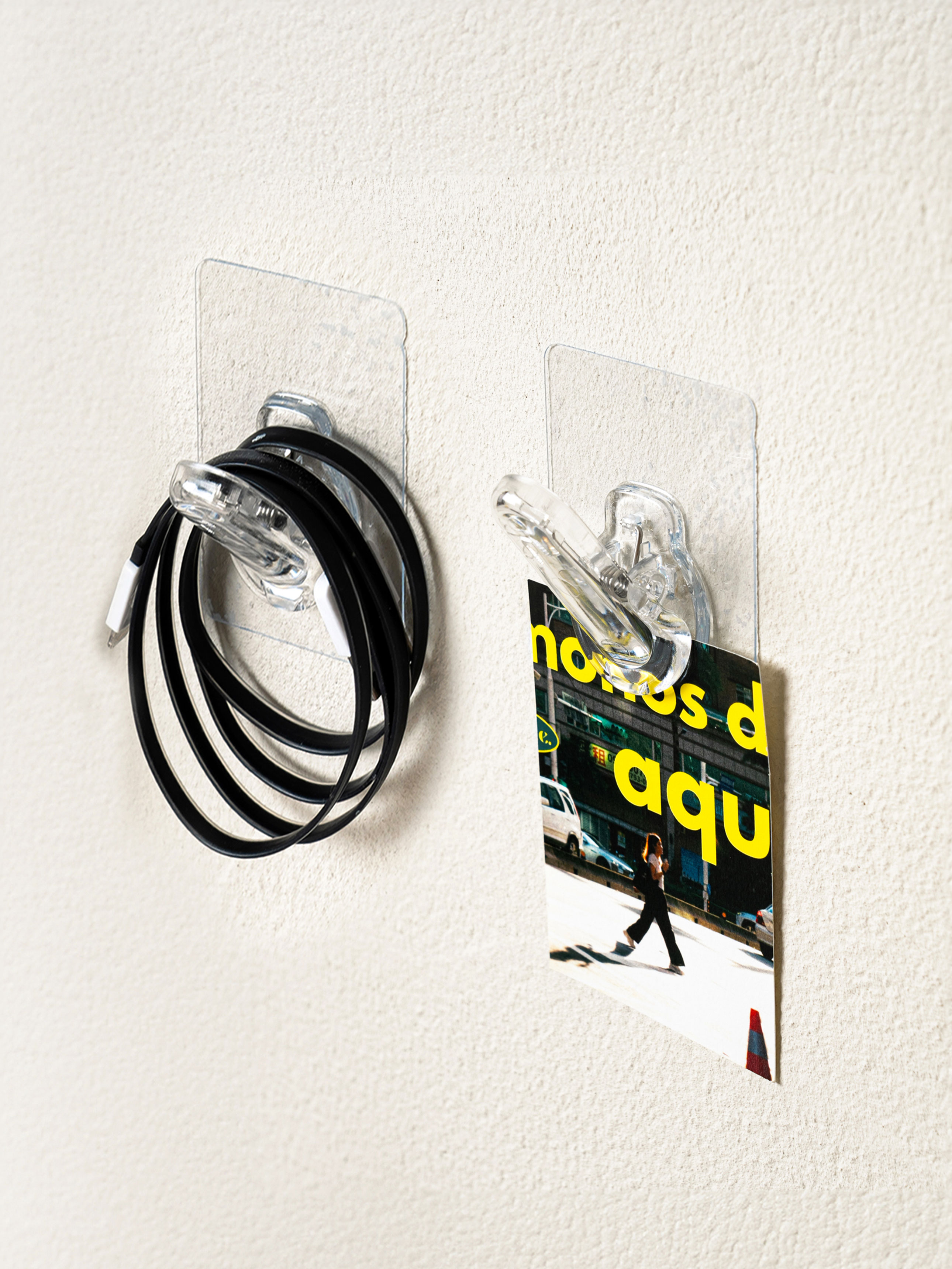 2 adhesive claw hangers