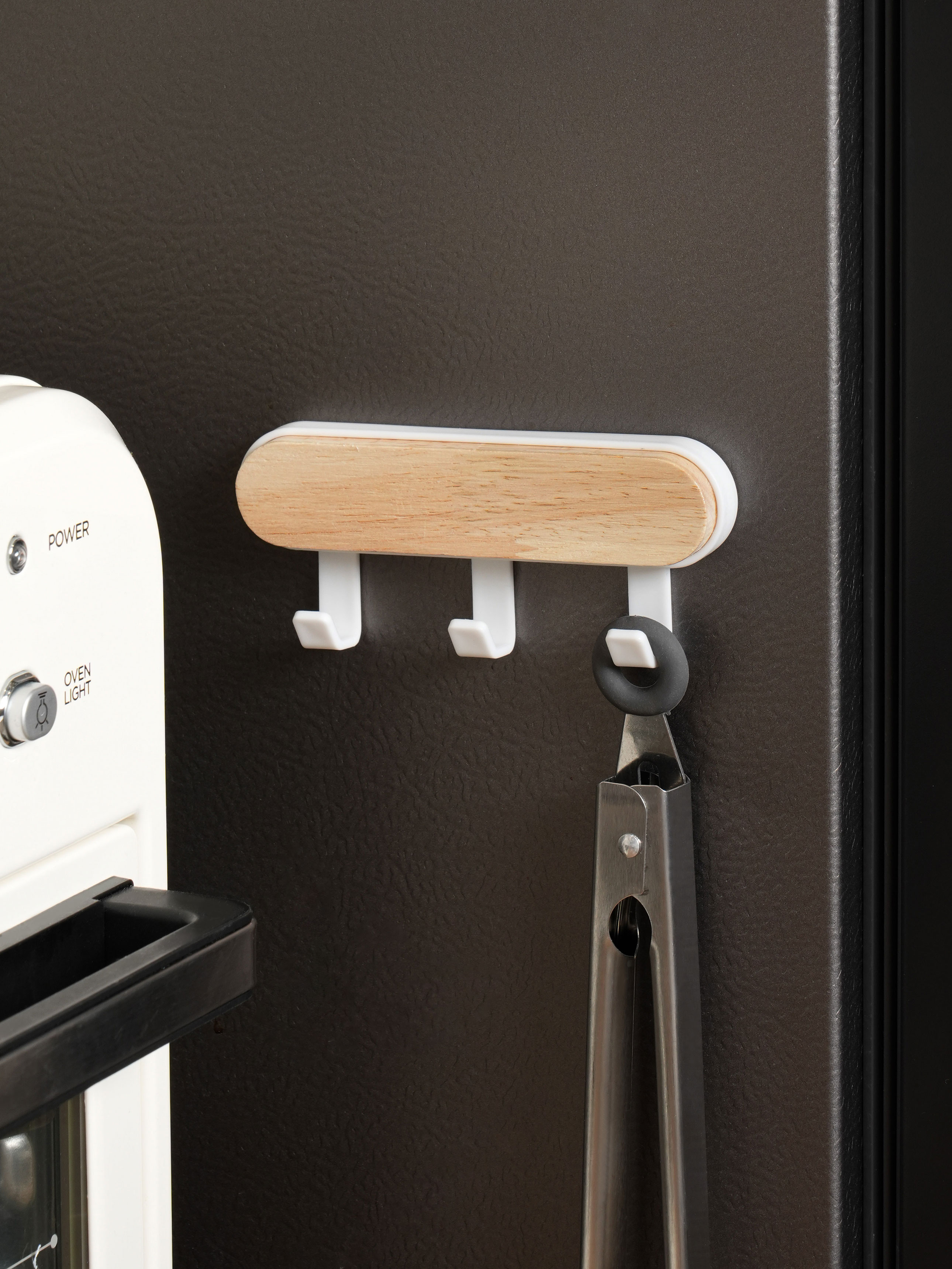 3 wood point magnetic hangers