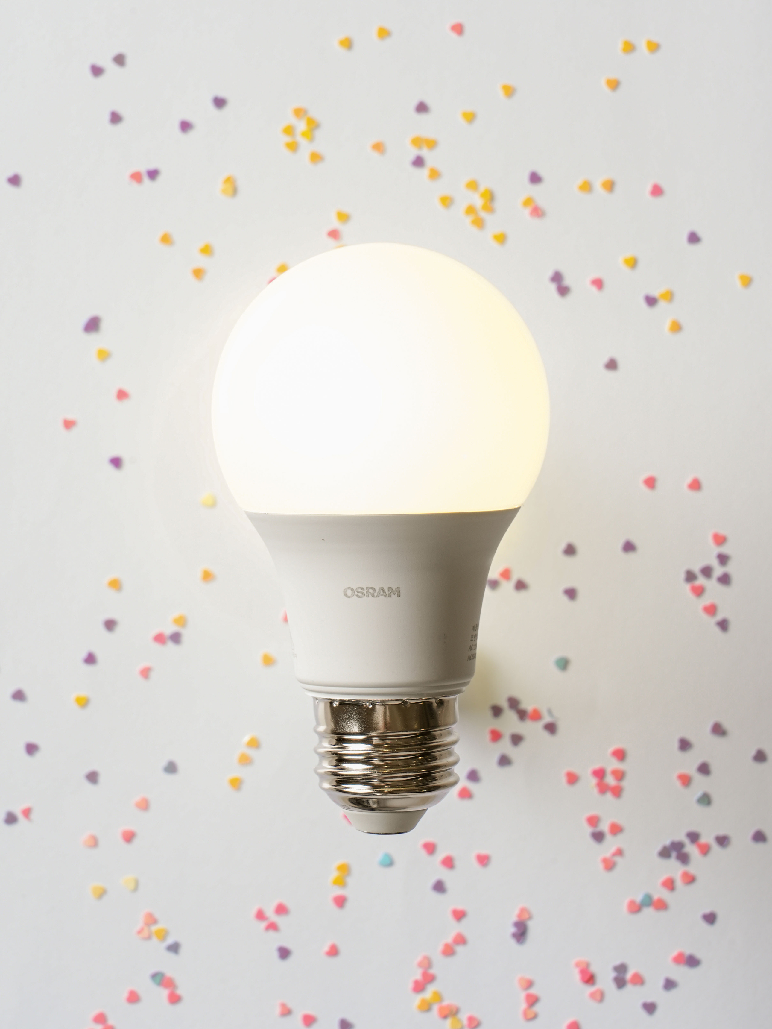 OSRAM LED light bulb color 8 W