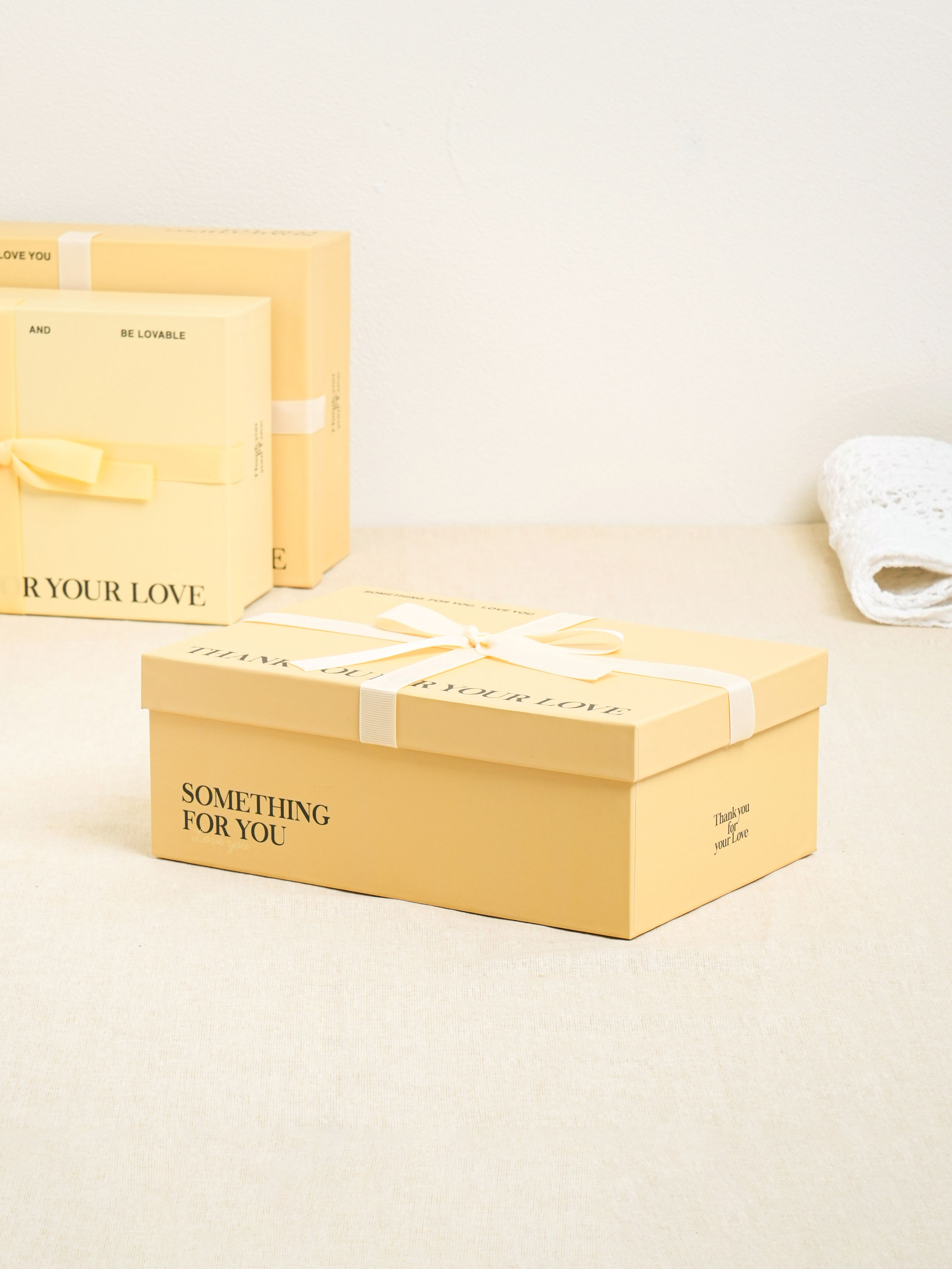 Ribbon point simple rectangular box medium size