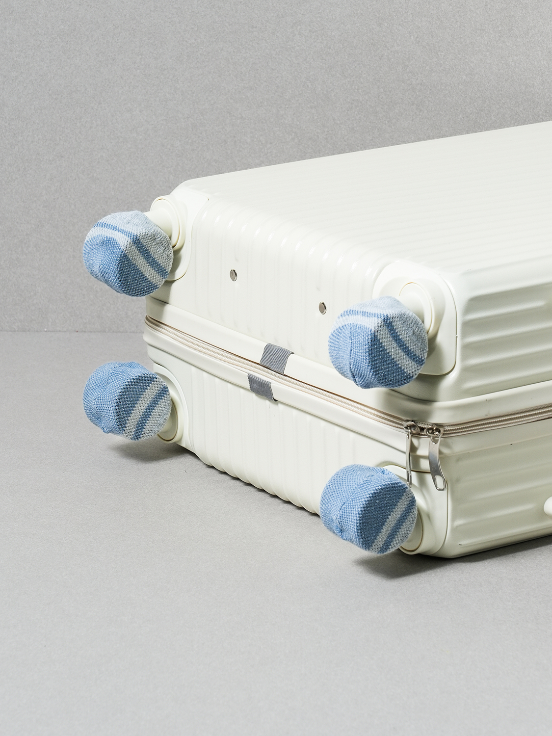 Travel carrier wheel cover 4-pack pattern