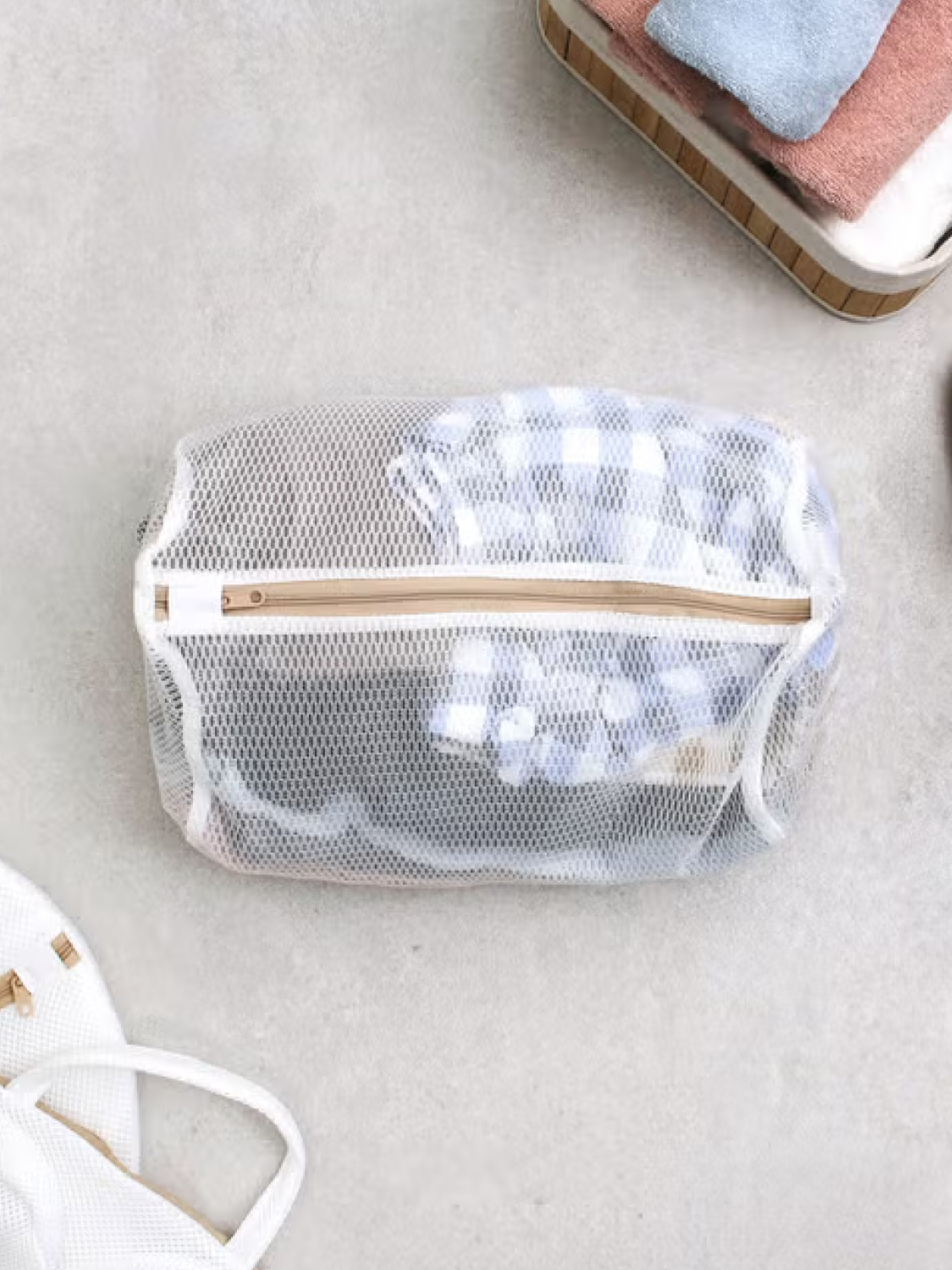 Non-fluorescent cylindrical fine laundry net 18X29X18 cm