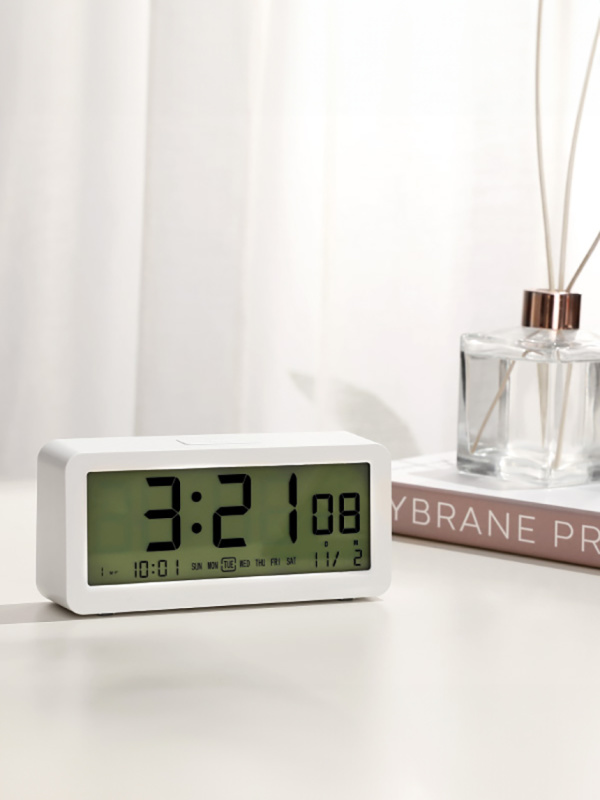 Day alarm digital clock