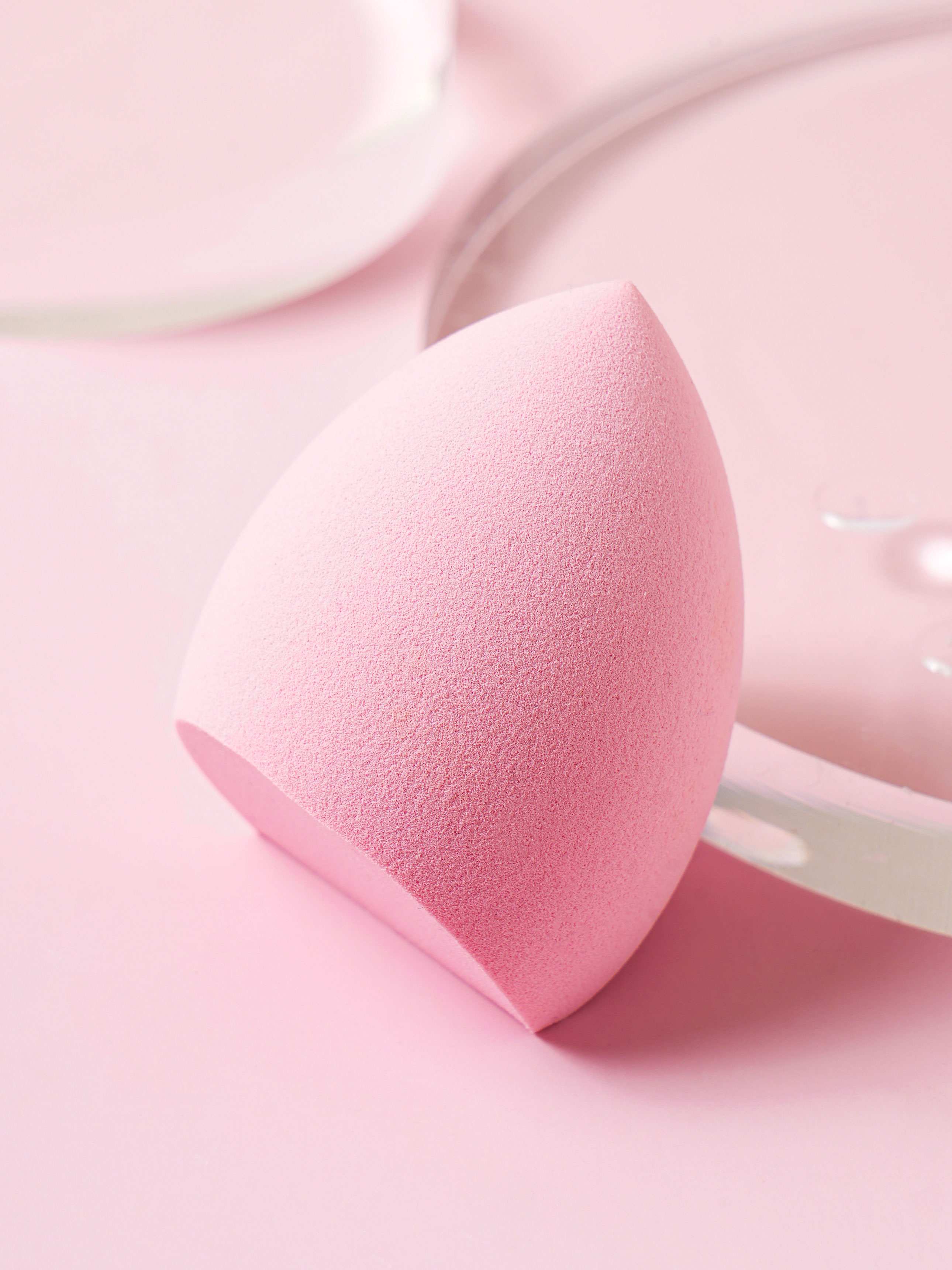 Water drop cutting makeup puff
