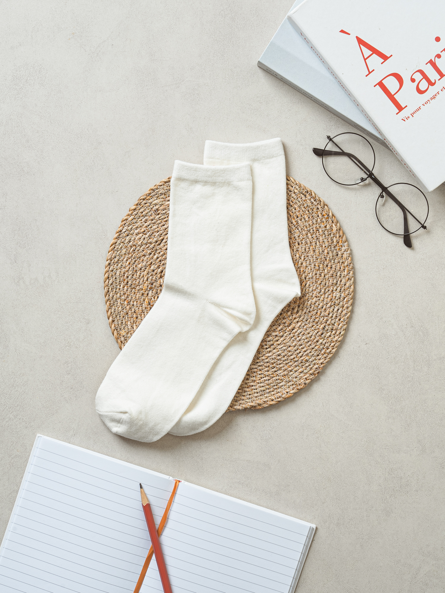 Monfoot Women's Basic Medium Neck Socks White