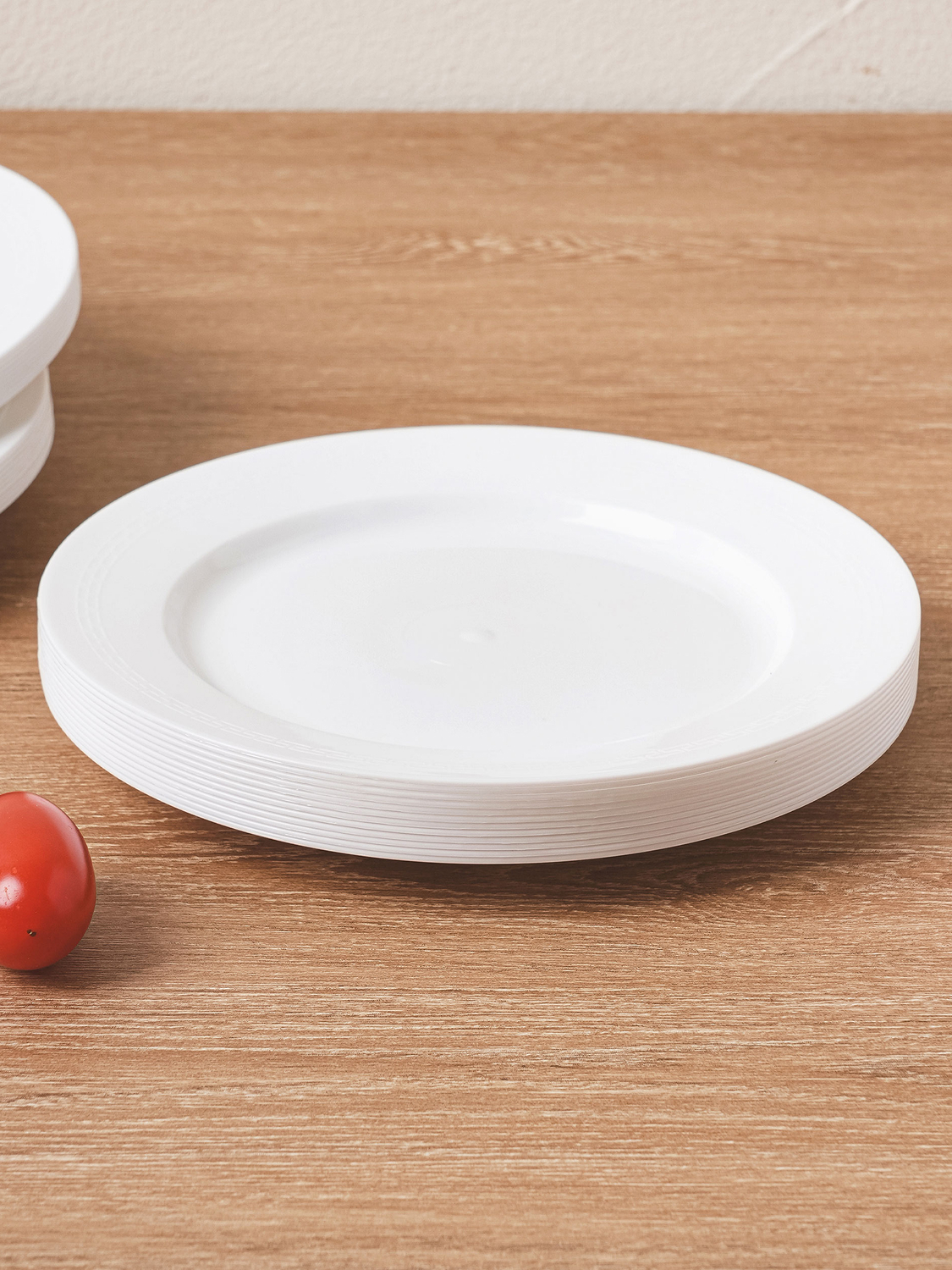 Disposable plates 18 cm, 12 packs