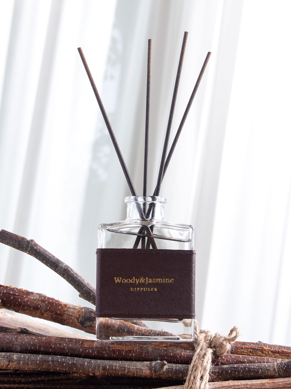 Leather strap diffuser 120 ml (woody & jasmine scent)