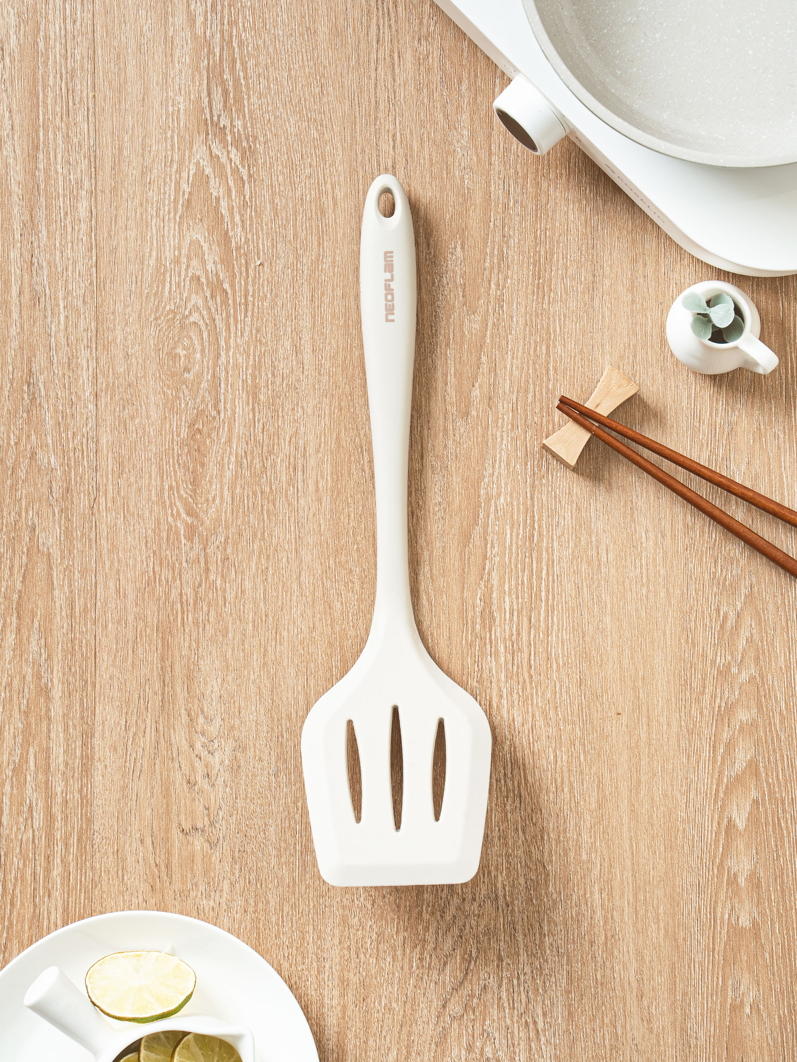 Neoflam silicone perforated flipper