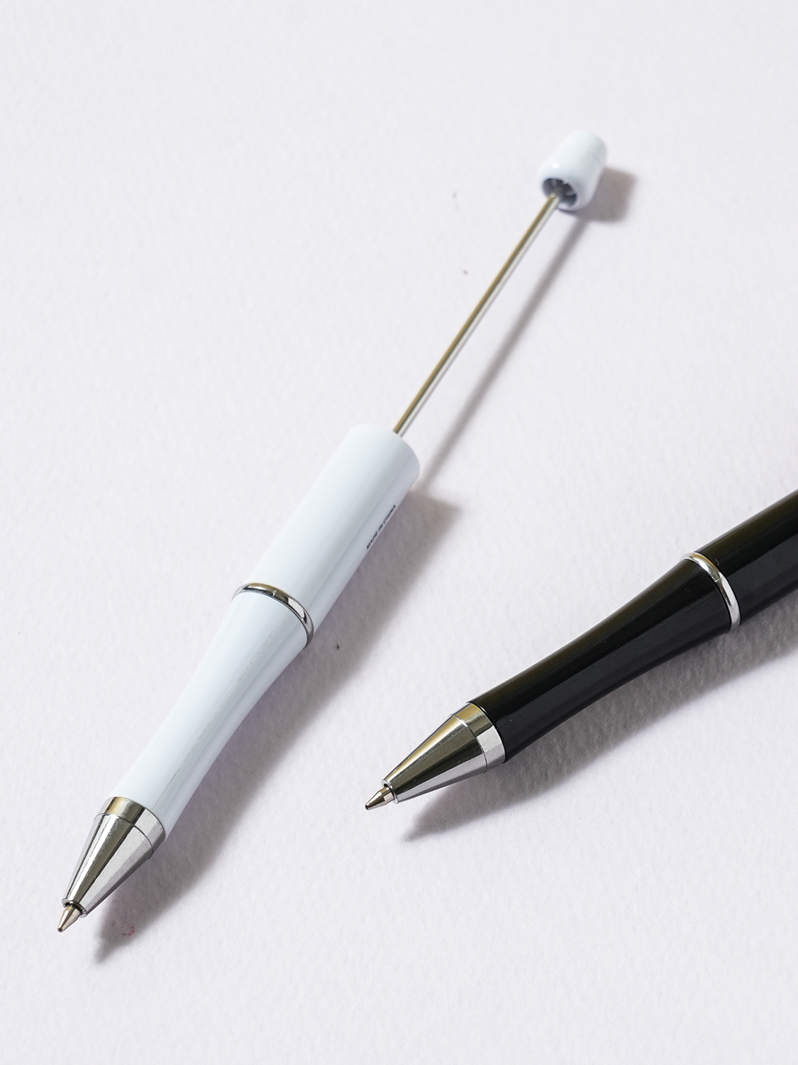 볼펜 꾸미기 일체형 펜대 0.7 mm 검정 2개입 화이트＆블랙