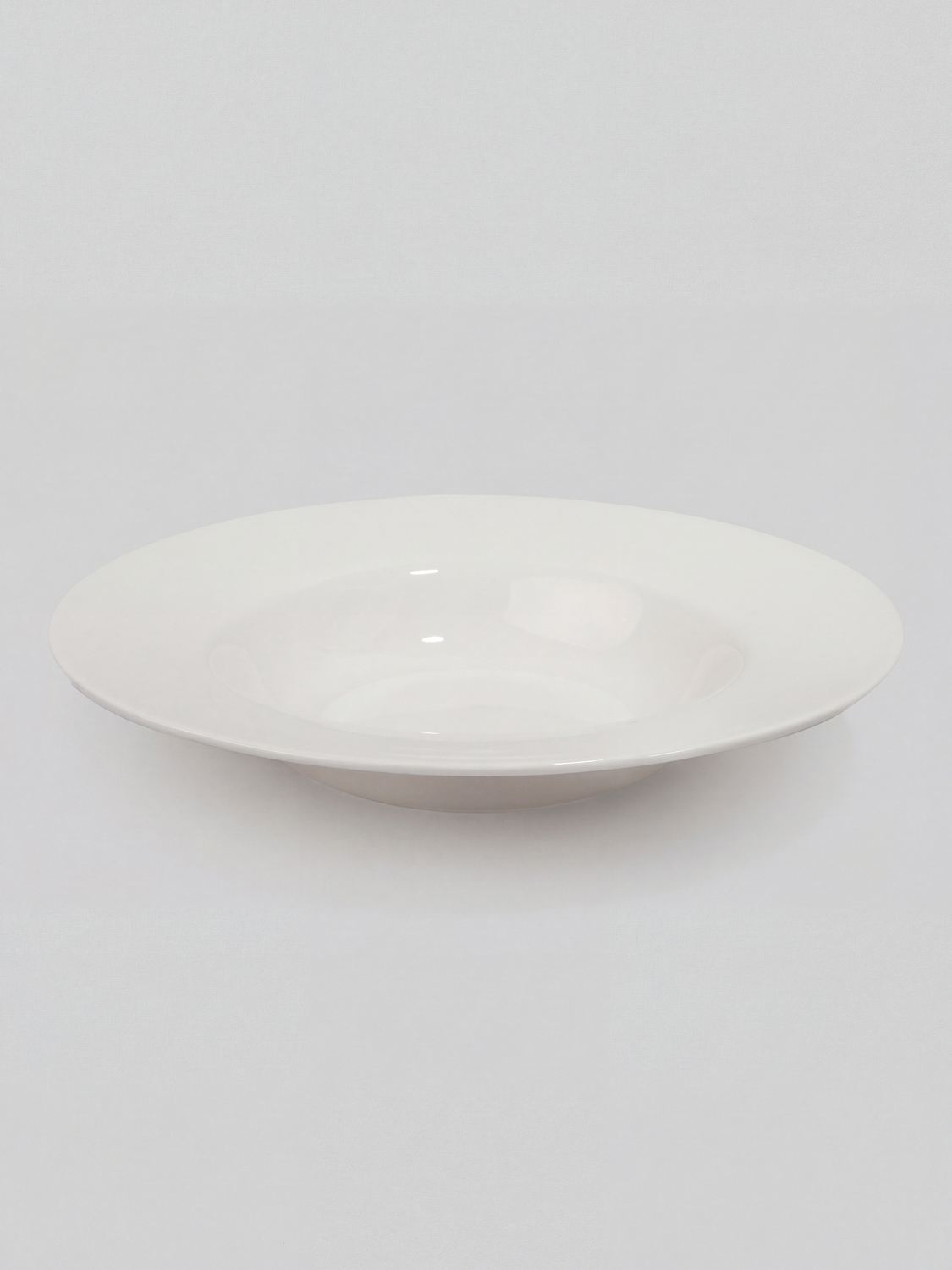 Pure white pasta plate (medium)